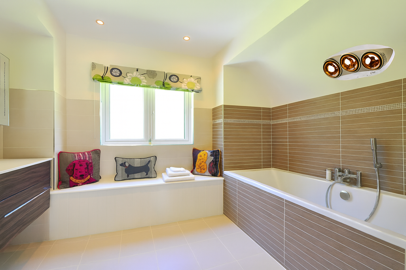 아트첸 3구 욕실용 히터 벽걸이형 순간난방 무소음 화장실 난방기 램프형 전기히터