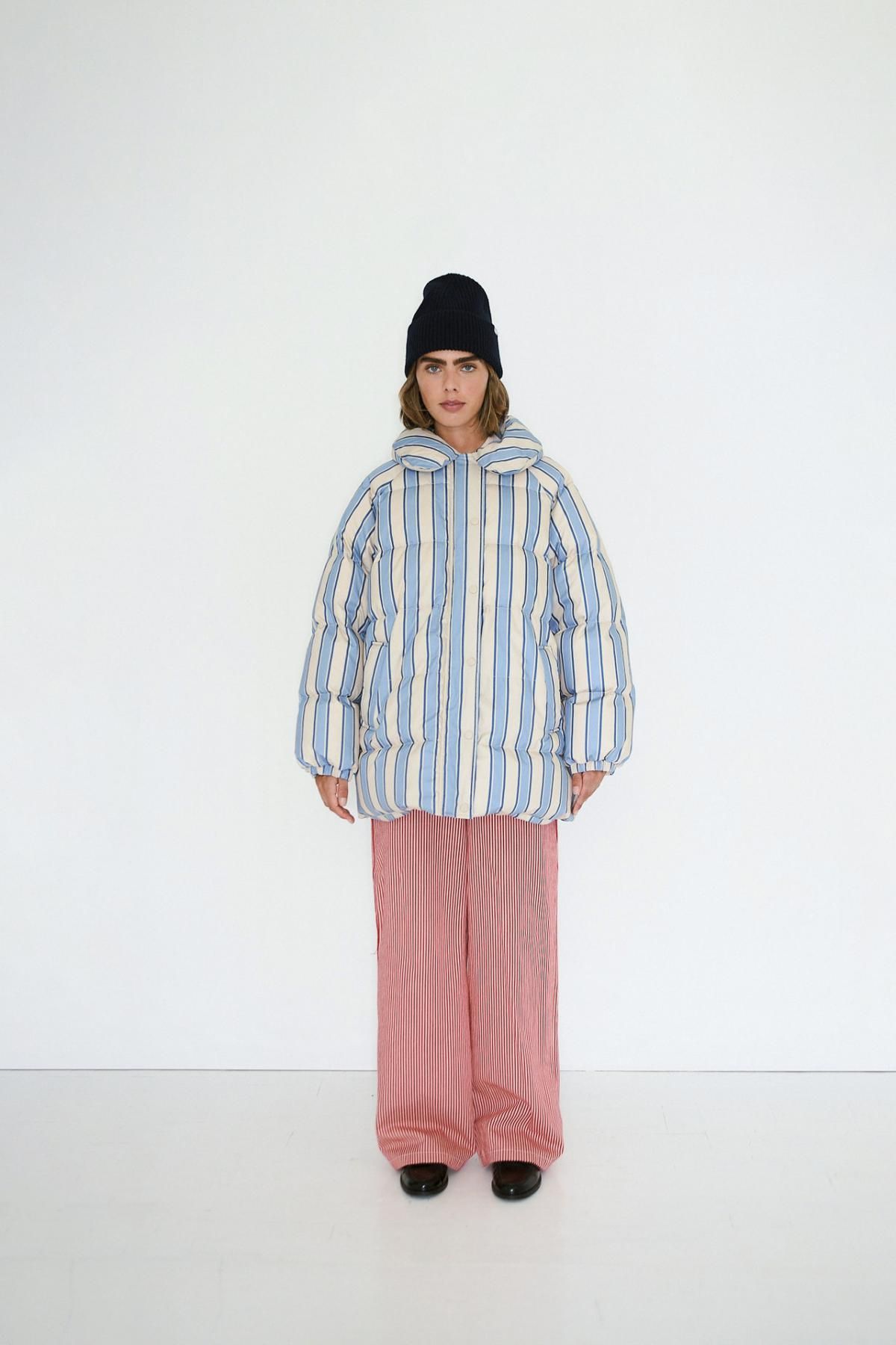 타이니코튼 스트라이프 패딩 미디 재킷 다크 바닐라 AW25-759-R01 ONE COLOR - 상세 이미지 5