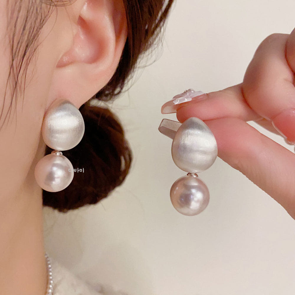 14K 메탈 물방울 귀걸이 드롭 왕진주 이어링 볼륨 고급스러운 귀고리 - 메인 이미지