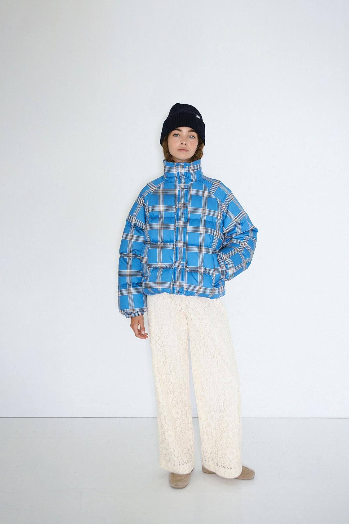 타이니코튼 체크 패턴 크롭 패딩 재킷 라이트 페트롤 블루 AW25-758-S40 ONE COLOR - 상세 이미지 3