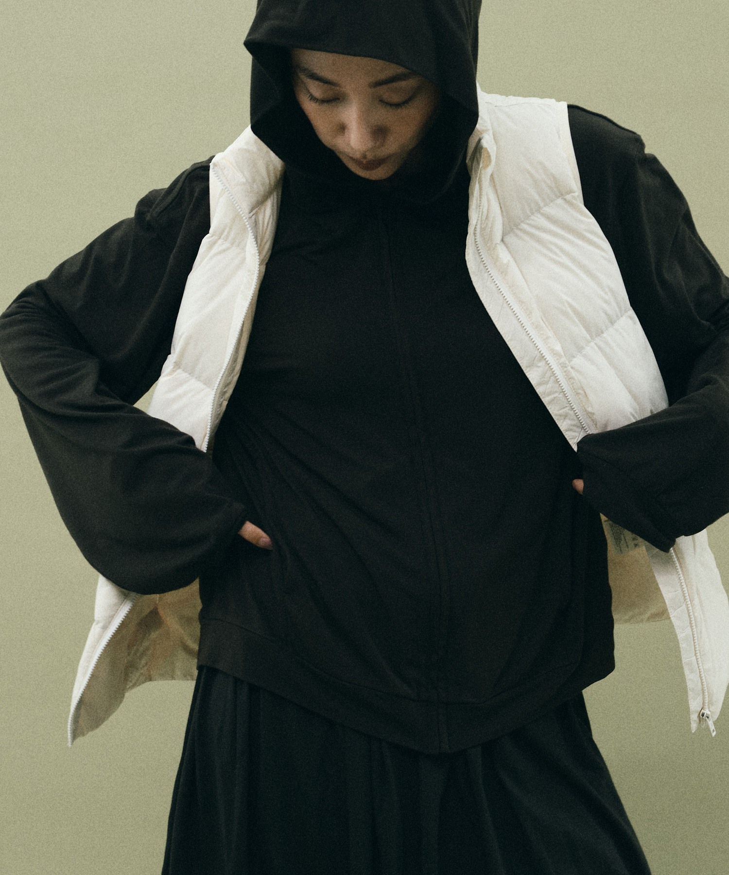 험토 공용 덕다운 경량 패딩 조끼 도스 (3color) - 상세 이미지 2