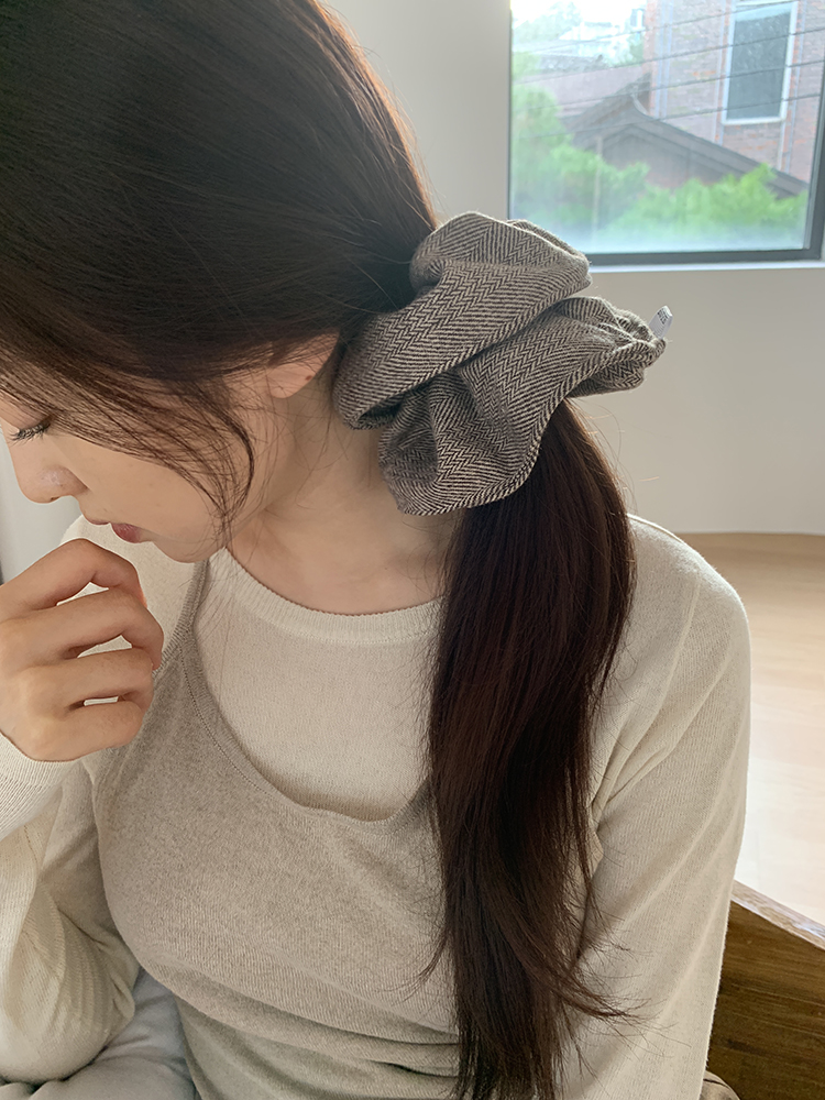 [자체제작] 헤링본 울 스크런치 (L) - 여성 트위드 볼륨 풍성 고급머리끈 겨울곱창밴드 - 상세 이미지 2
