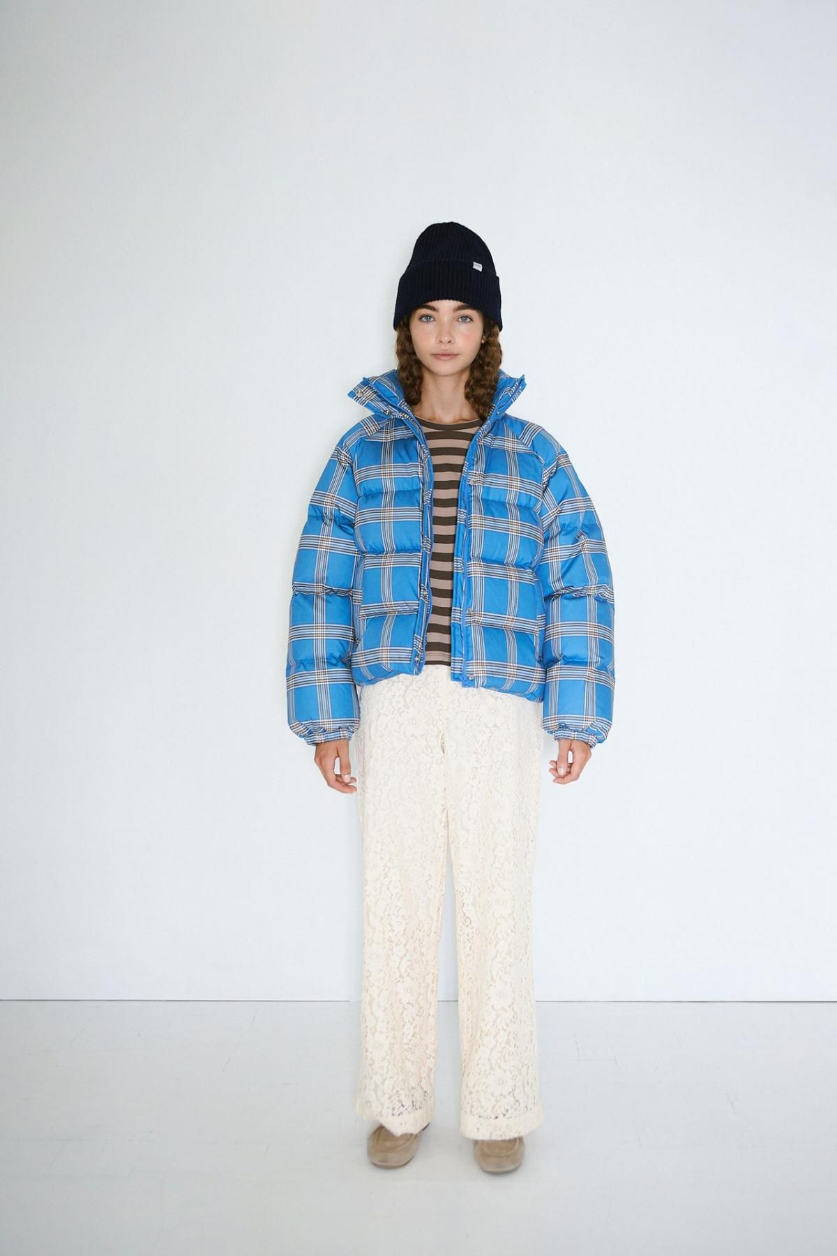 타이니코튼 체크 패턴 크롭 패딩 재킷 라이트 페트롤 블루 AW25-758-S40 ONE COLOR - 상세 이미지 5