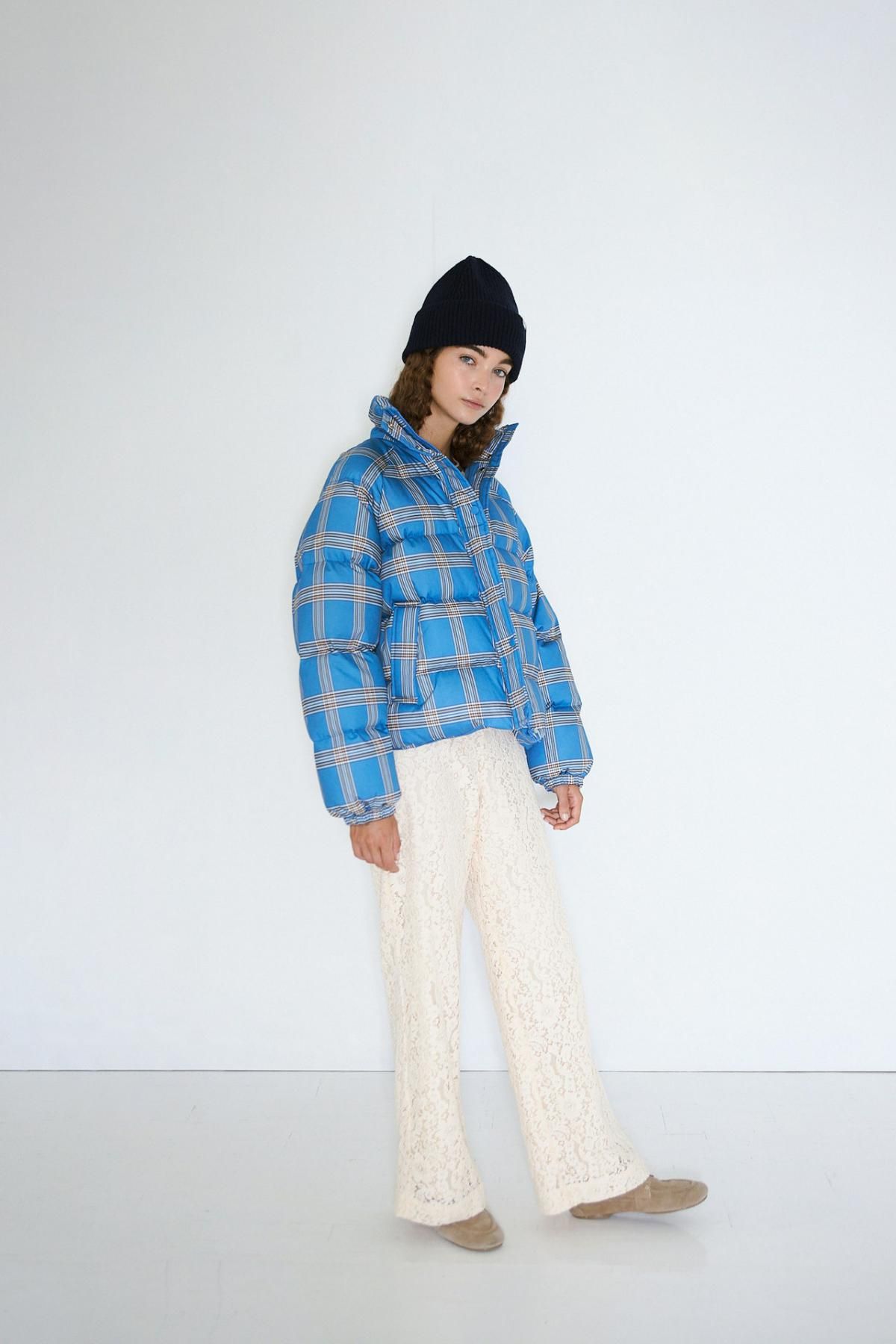 타이니코튼 체크 패턴 크롭 패딩 재킷 라이트 페트롤 블루 AW25-758-S40 ONE COLOR - 상세 이미지 4
