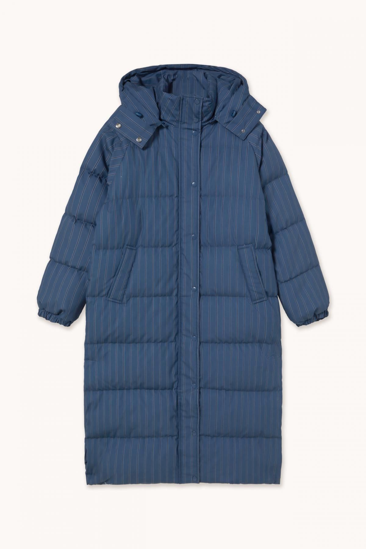 타이니코튼 스트라이프 오버핏 롱 패딩 점퍼 라이트네이비 AW25-760-L16 ONE COLOR - 메인 이미지