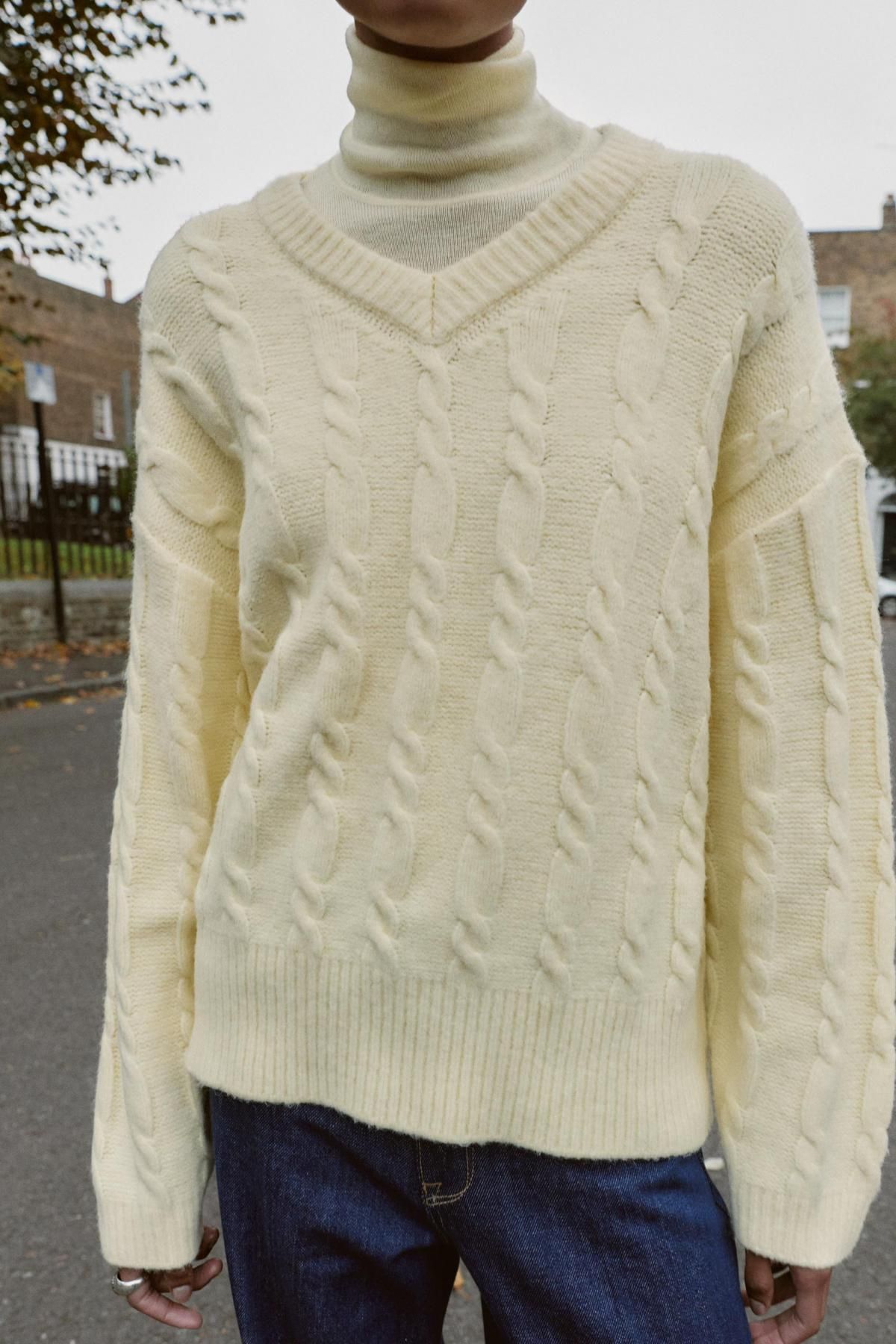자라 소프트 케이블 브이넥 니트 스웨터 아이보리 2142/164 LIGHT YELLOW - 상세 이미지 3