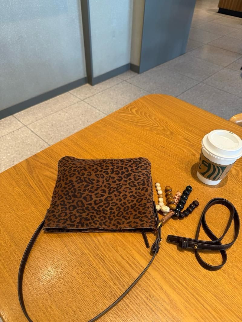 여성 천연소가죽 스웨이드 레오파드 숄더백 호피 크로스백 미니 가을겨울 데일리 포인트 가방 - 상세 이미지 4