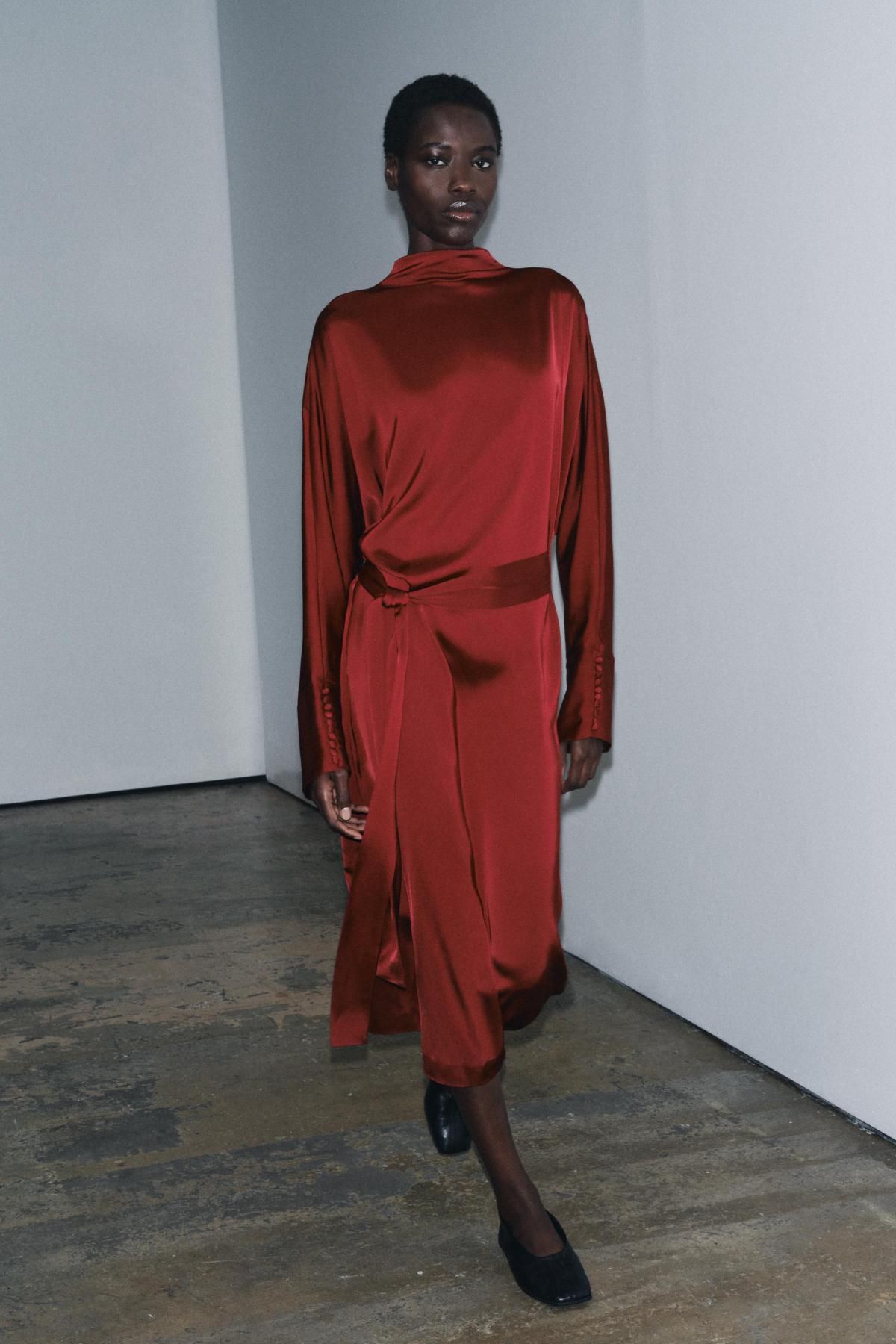 자라 실키 새틴 롱 하이넥 벨티드 원피스 9365/100 WINE - 상세 이미지 2
