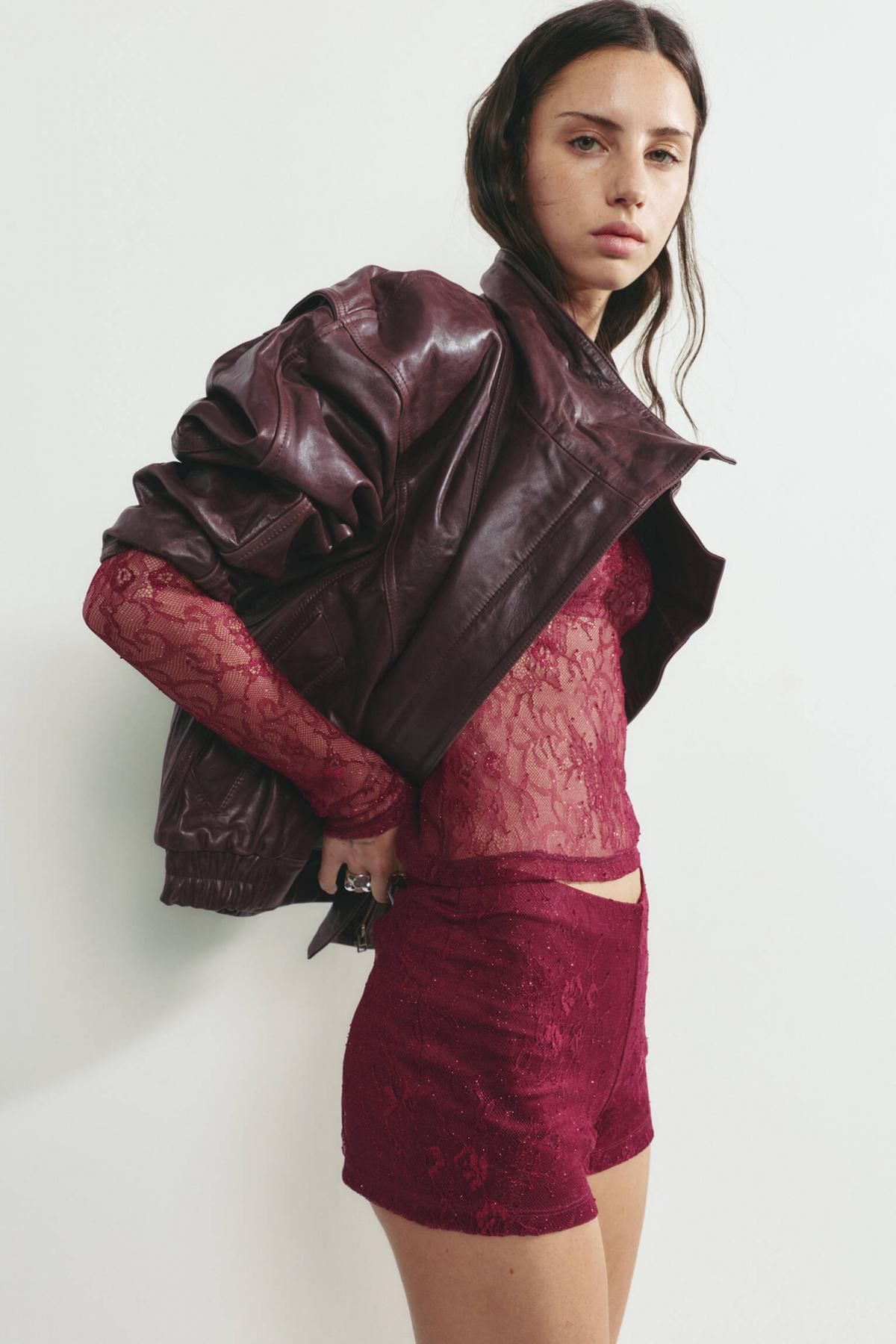 풀앤베어 샤이니 레이스 미드웨이스트 미니 쇼츠 7675/433 AUBERGINE - 상세 이미지 2