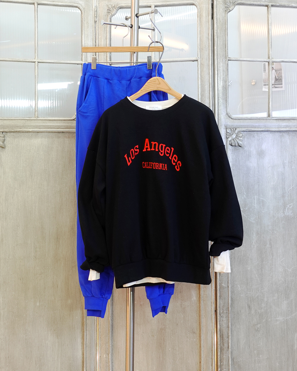엘타운 자수 레터링 루즈핏 맨투맨 티셔츠 - 상세 이미지 3