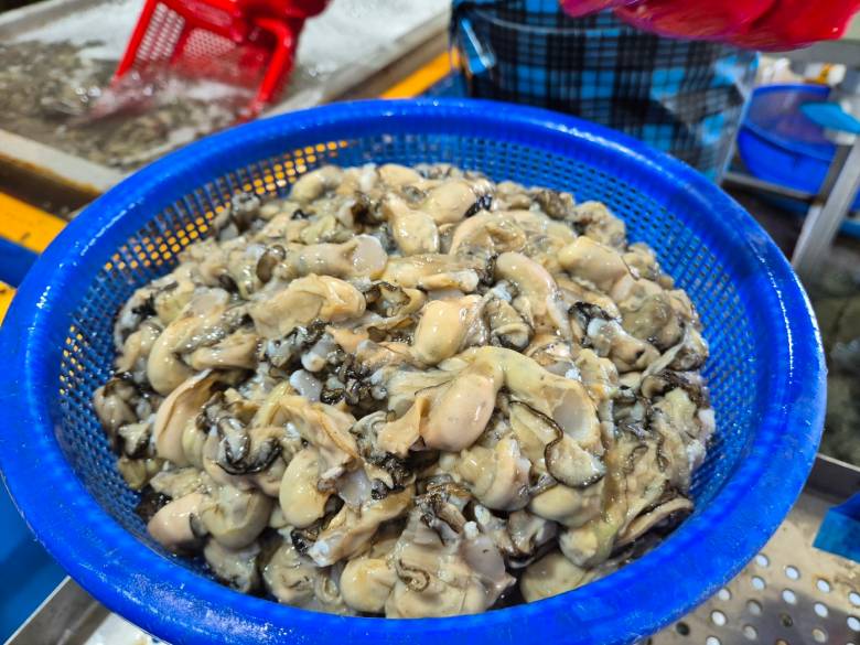 통영 제철 통통 깐 생굴 1kg - 상품 이미지
