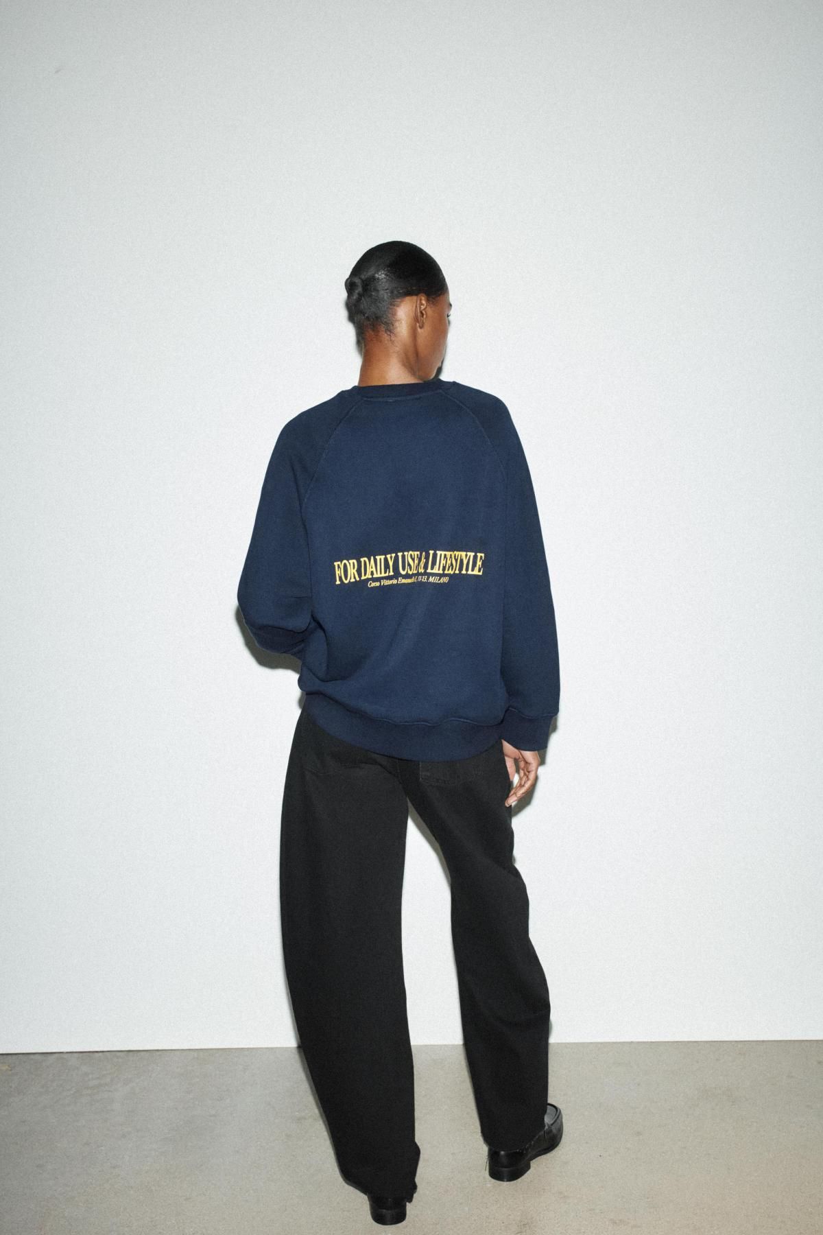 자라 스트리트 텍스트 라운드넥 스웨트셔츠 4174/024 NAVY - 상세 이미지 5