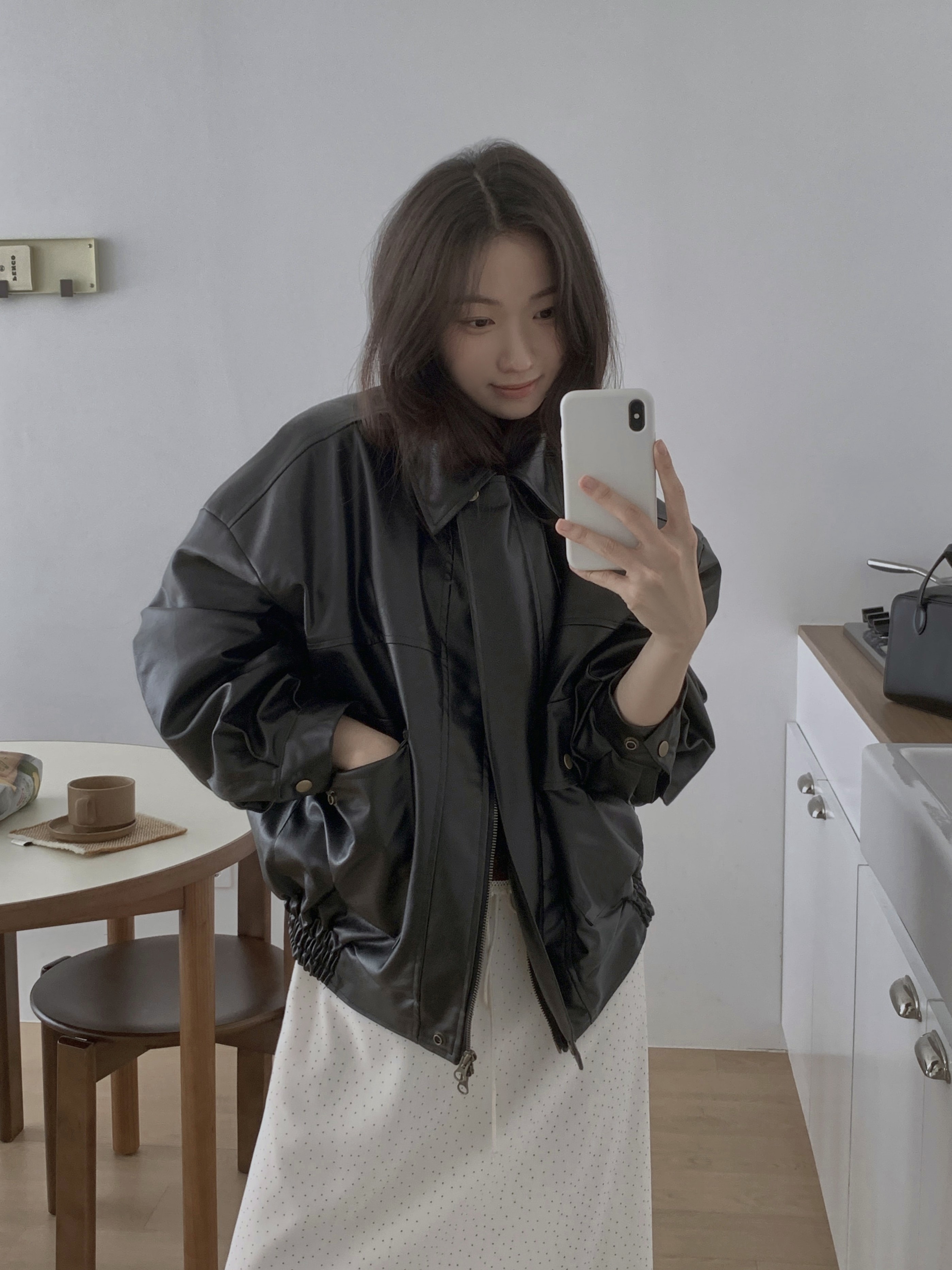 오버무드 퀄팅 누빔 안감 오버핏 사이드 포켓 카라 레더 가죽 블루종 점퍼 - 상품 이미지
