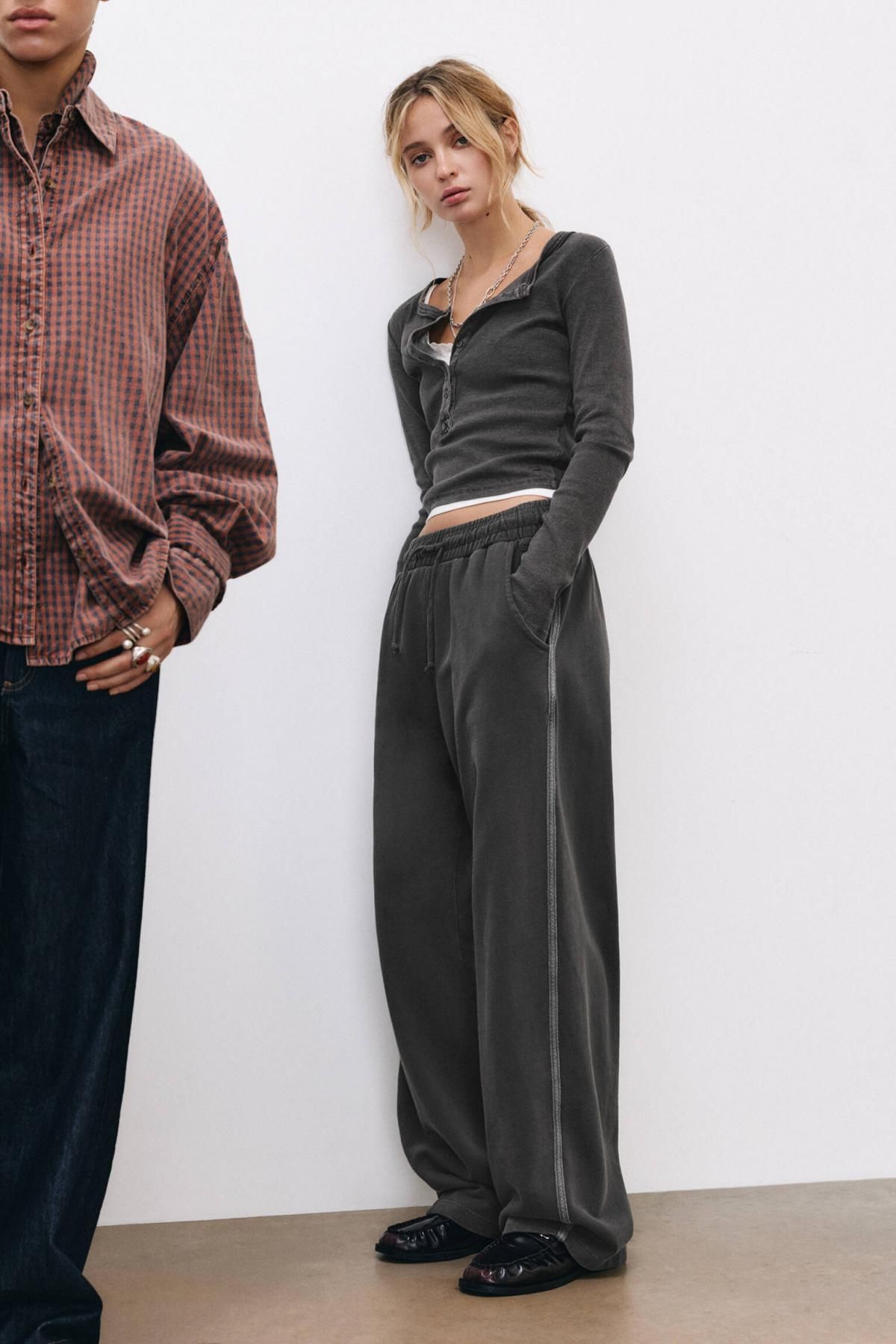 풀앤베어 워싱 오버사이즈 블랙 트레이닝 조거 팬츠 7674/338 FADED BLACK - 상세 이미지 2