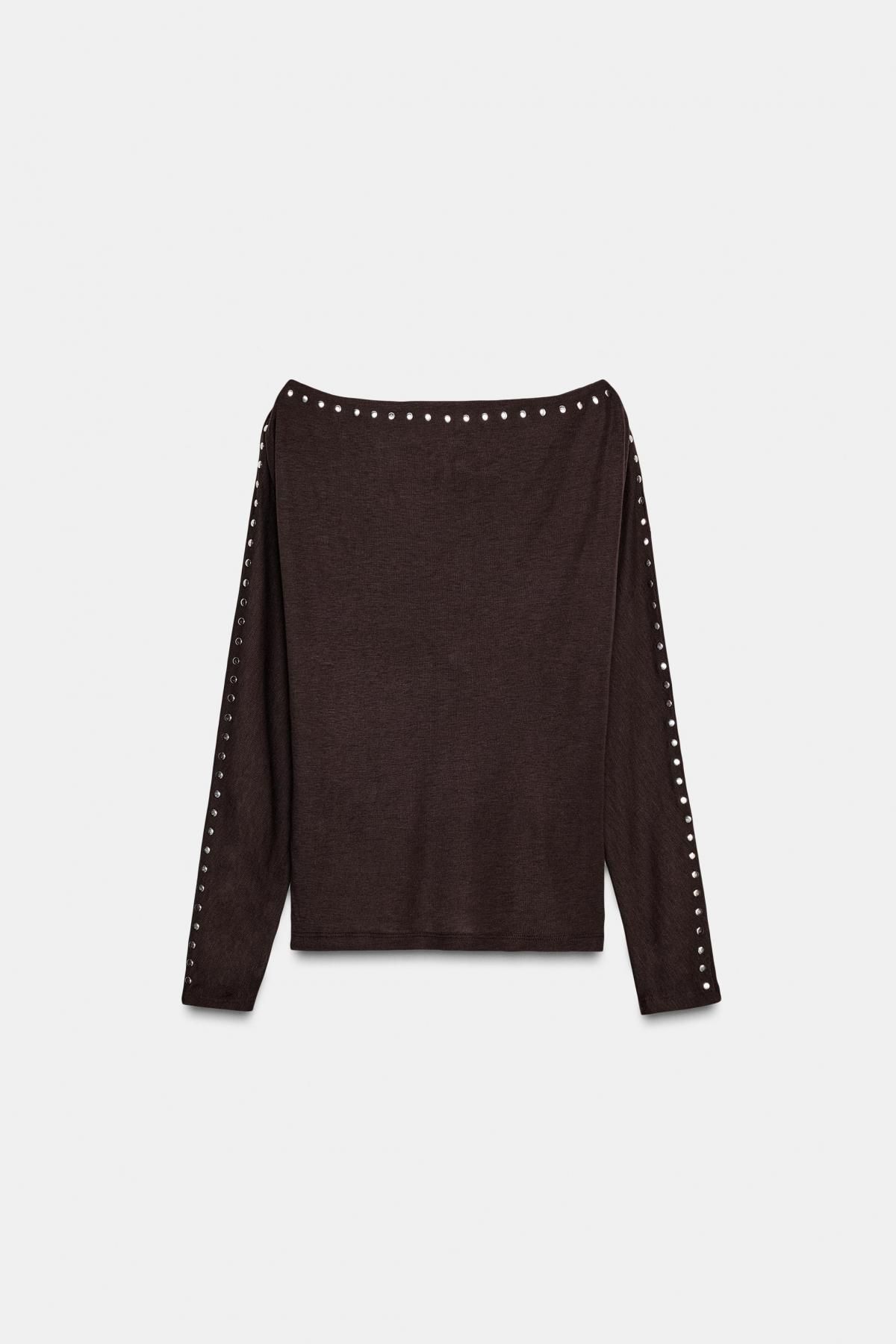 자라 슬림핏 보트넥 배트윙 스터드 긴팔 티셔츠 5584/808 DARK BROWN - 메인 이미지