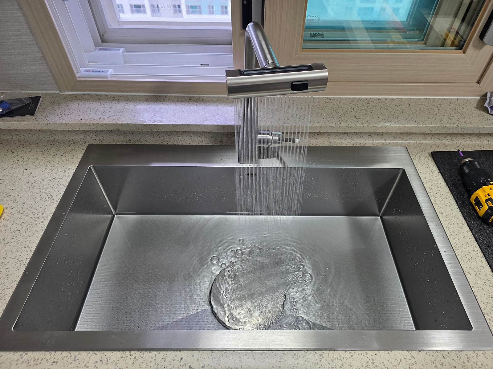 사각싱크볼 교체 백조 아티잔 주방 싱크대 폭포수전