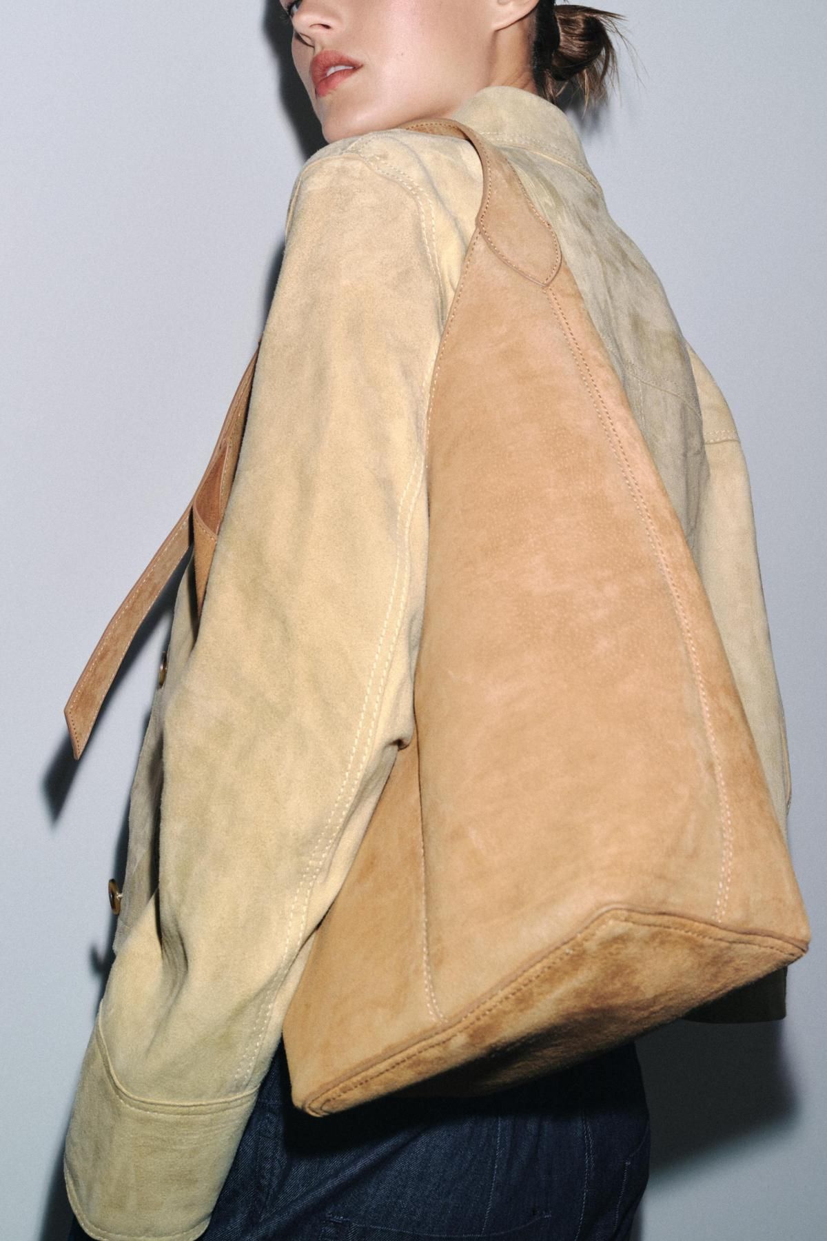 자라 스웨이드 레더 베이직 버킷백 핸들 디테일 6099/510 SAND/BROWN - 상세 이미지 4