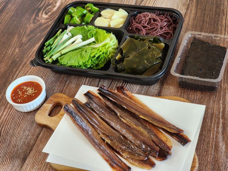 포항 구룡포 꽁치 과메기 10쪽(5미) 간편야채세트 냉장 - 상품 이미지