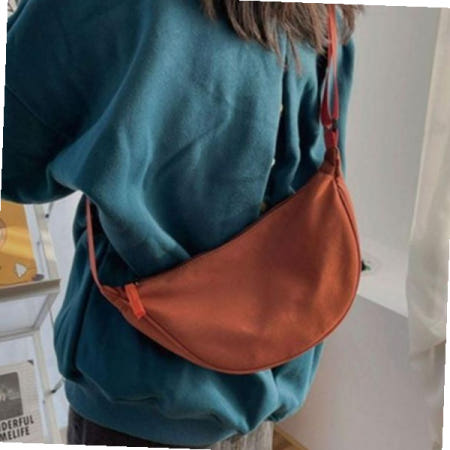 그레이스유통 관계사 여심룩 대리기사 필수 크로스백 캐주얼 반달 형태 가방 소형