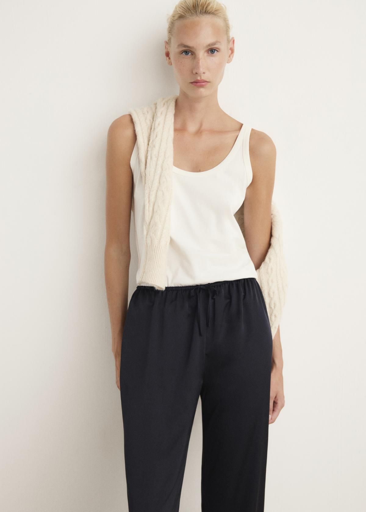 망고 새틴 와이드핏 밴딩 롱 팬츠 17077127 GRIS ANTRACITA - 상세 이미지 4