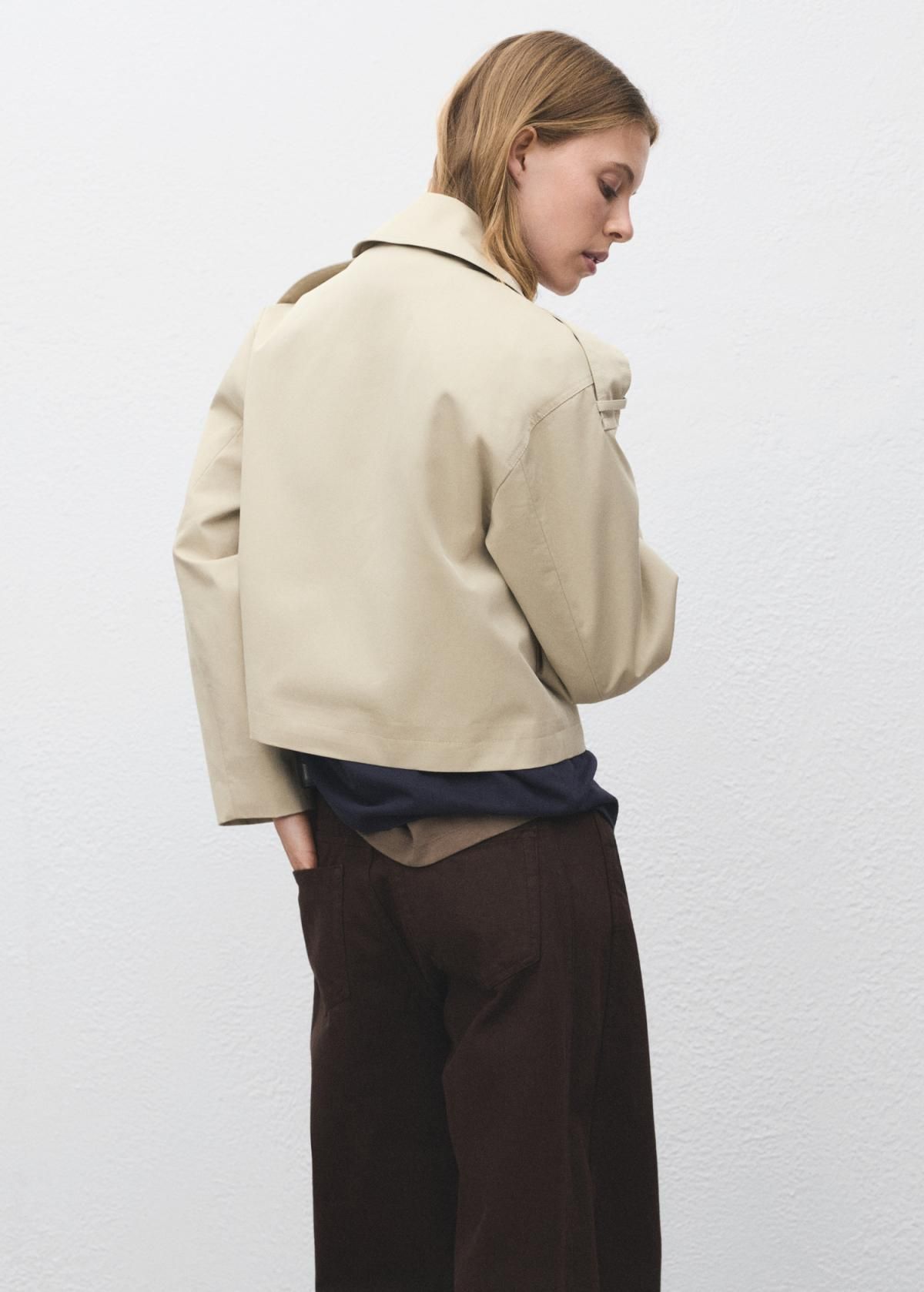 망고 트렌디 크롭 더블버튼 트렌치 크롭 재킷 17074438 BEIGE - 상세 이미지 4