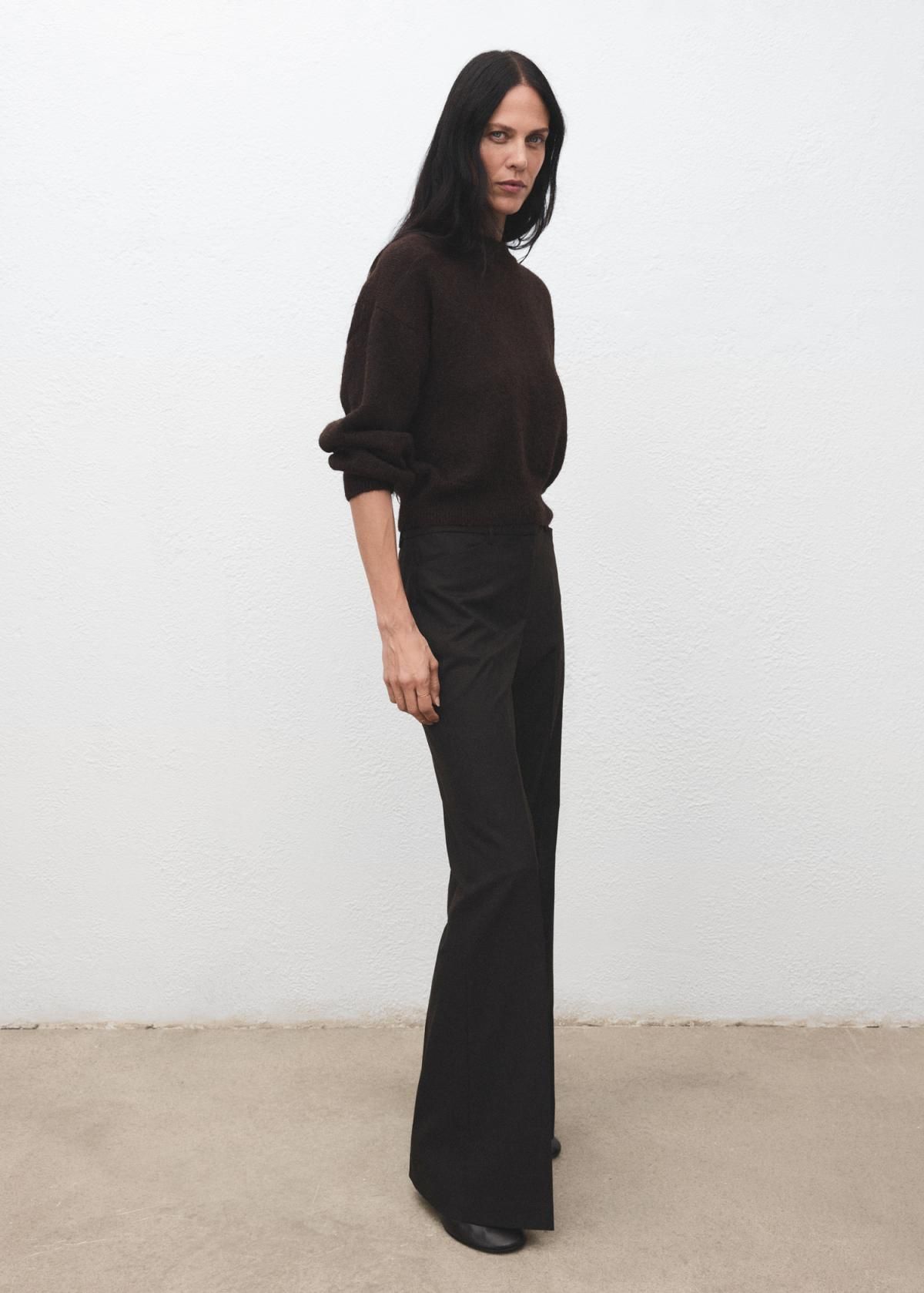 망고 클래식 플레어핏 미드웨이스트 슬랙스 팬츠 17067898 MARRON - 상세 이미지 2