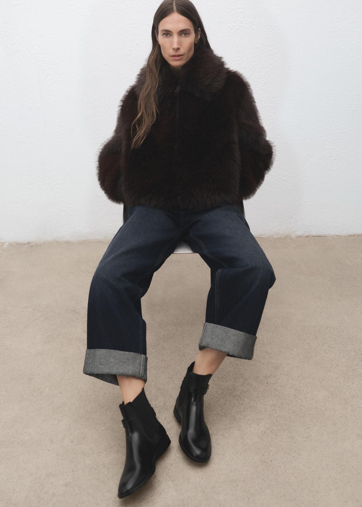 망고 클래식 블랙 엘라스틱 버클 앵클부츠 17097769 NEGRO - 상세 이미지 2