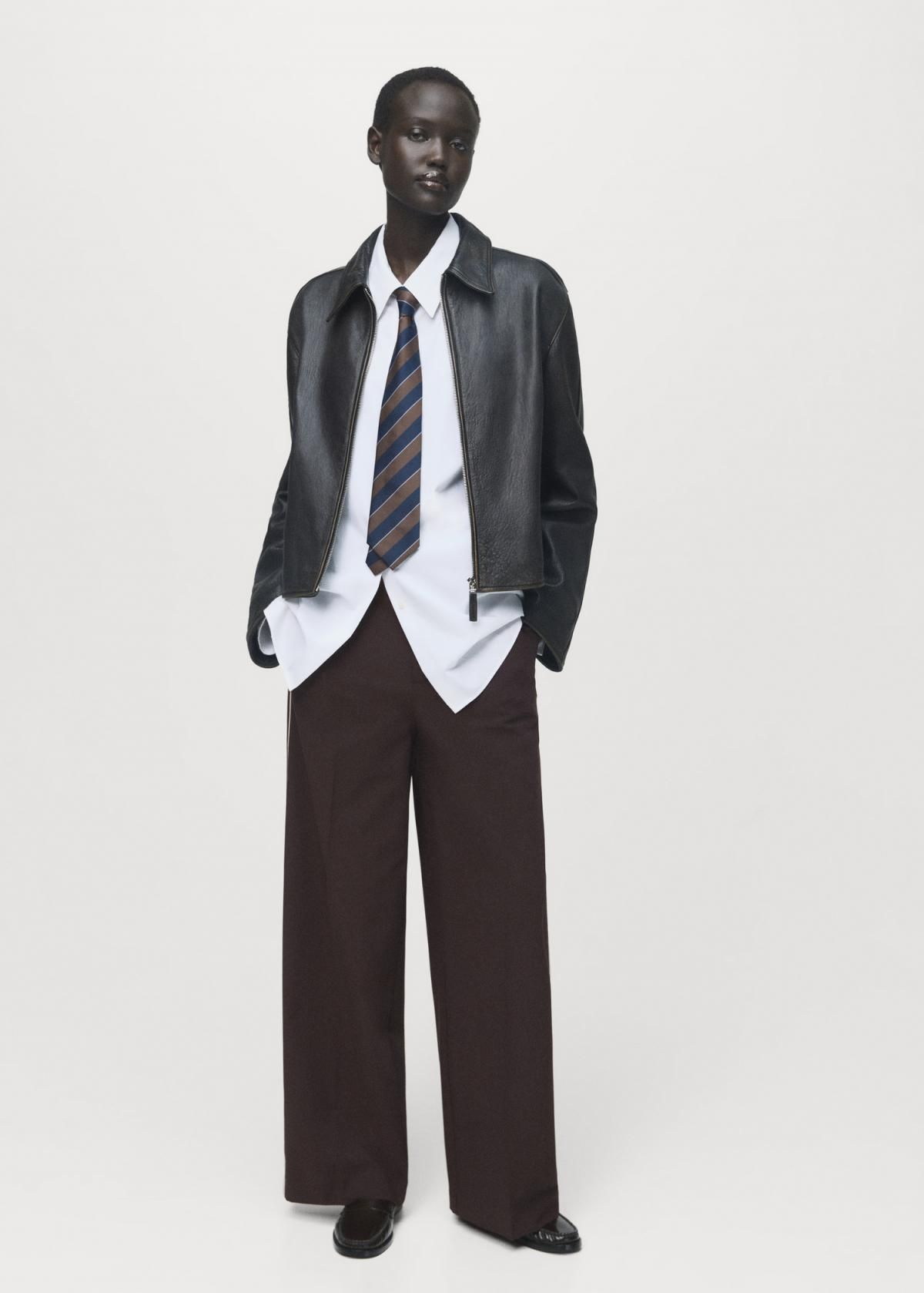 망고 테크니컬 와이드 스트라이프 슬랙스 팬츠 17077904 CHOCOLATE - 상세 이미지 2