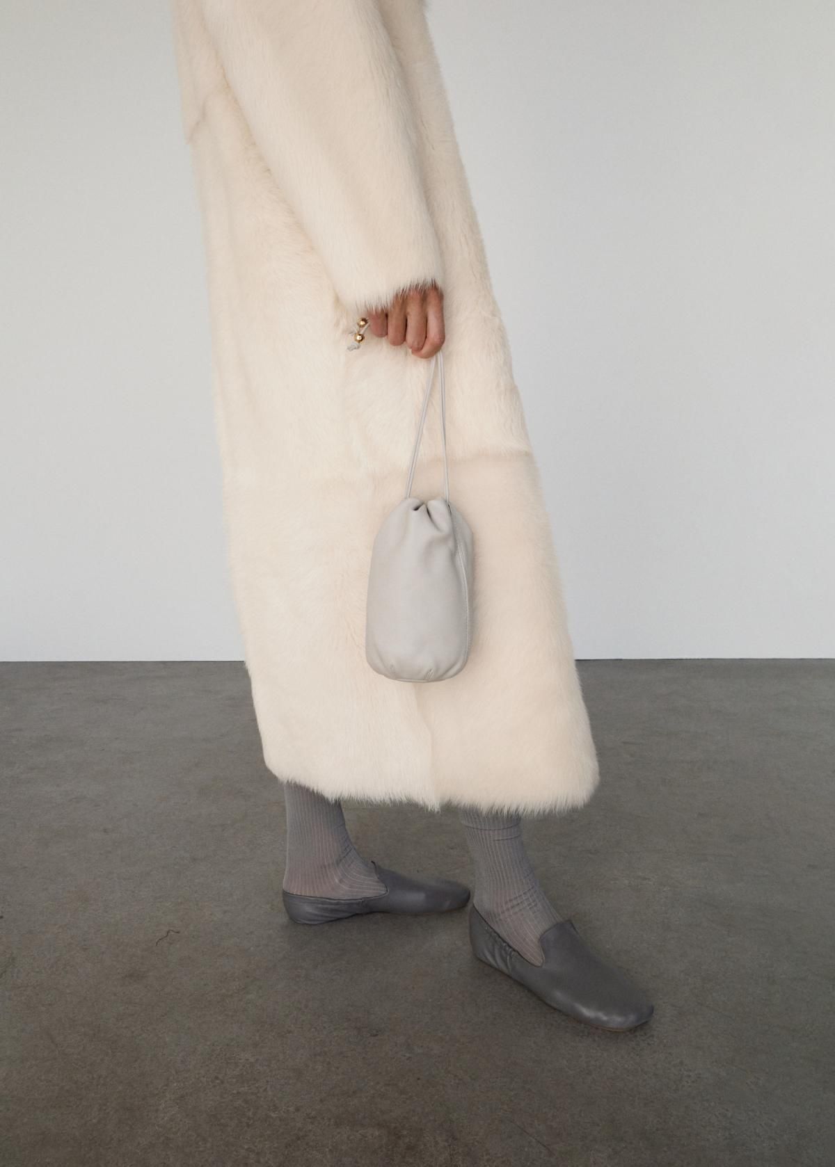 망고 프리미엄 100 양가죽 개더 엘라스틱 블랙 플랫슈즈 17086354 GRIS - 상세 이미지 2
