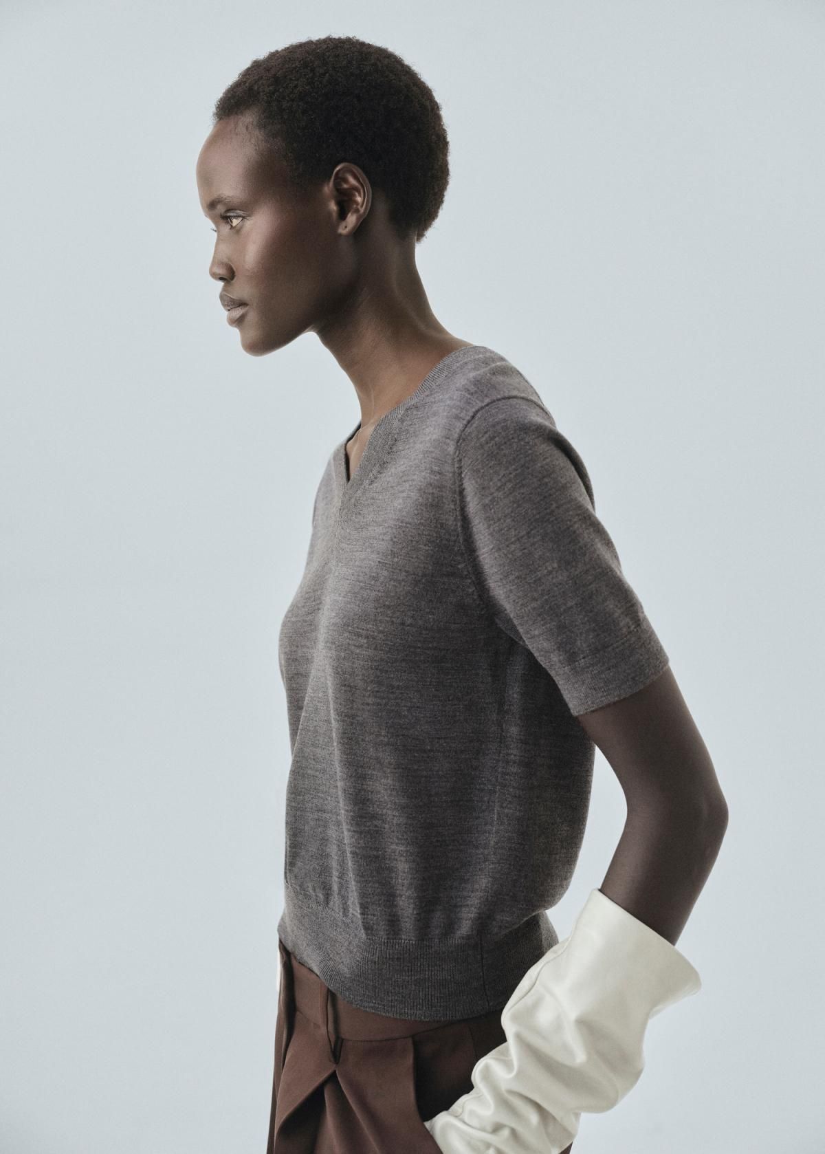 망고 프리미엄 울 브이넥 반팔 니트 탑 17006359 GRIS MEDIO VIGORE - 상세 이미지 2
