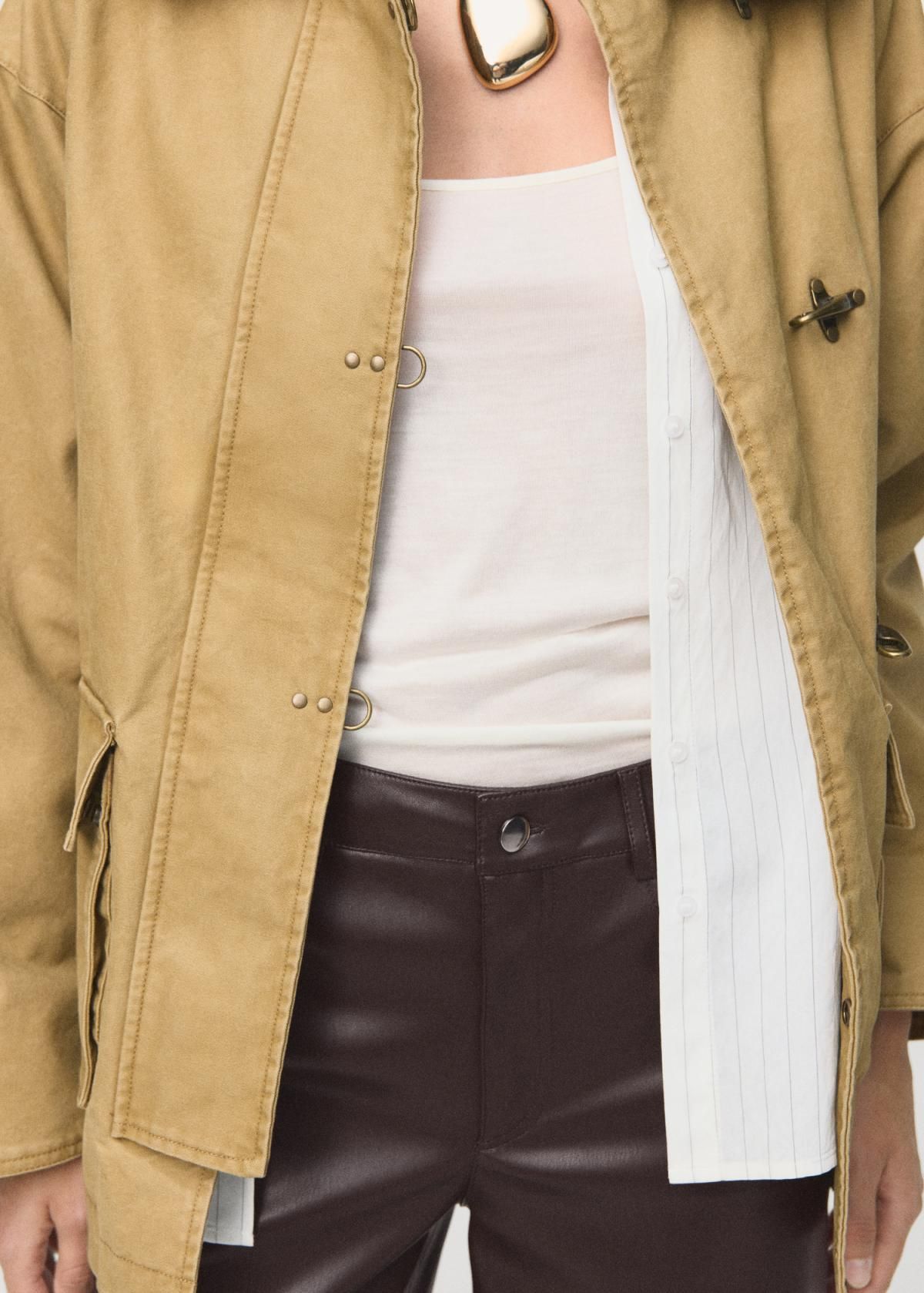 망고 페이크레더 스트레이트핏 와이드 팬츠 17006735 GRANATE - 상세 이미지 5