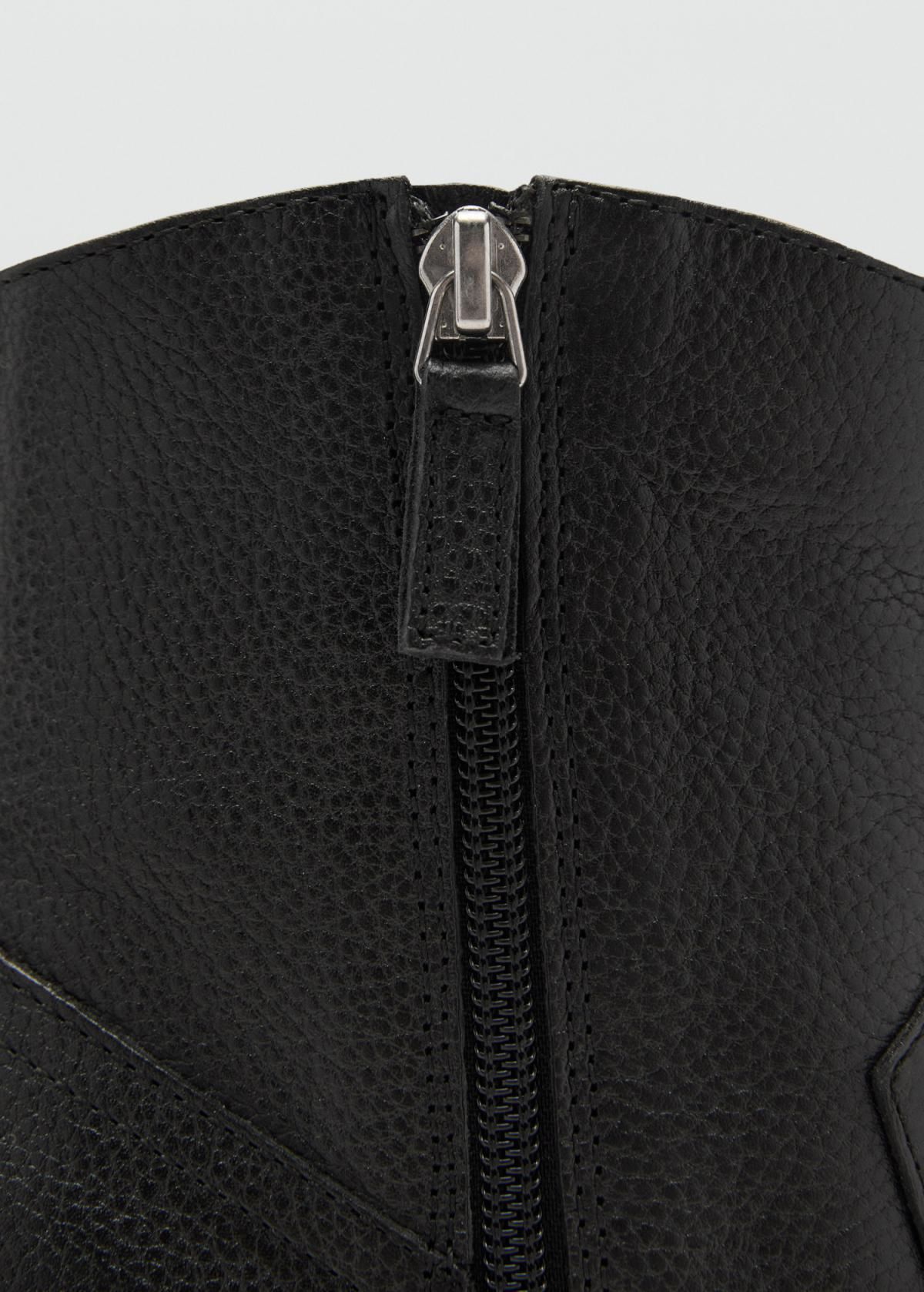 망고 프리미엄 소가죽 포인트토 청키힐 앵클부츠 17077804 NEGRO - 상세 이미지 5