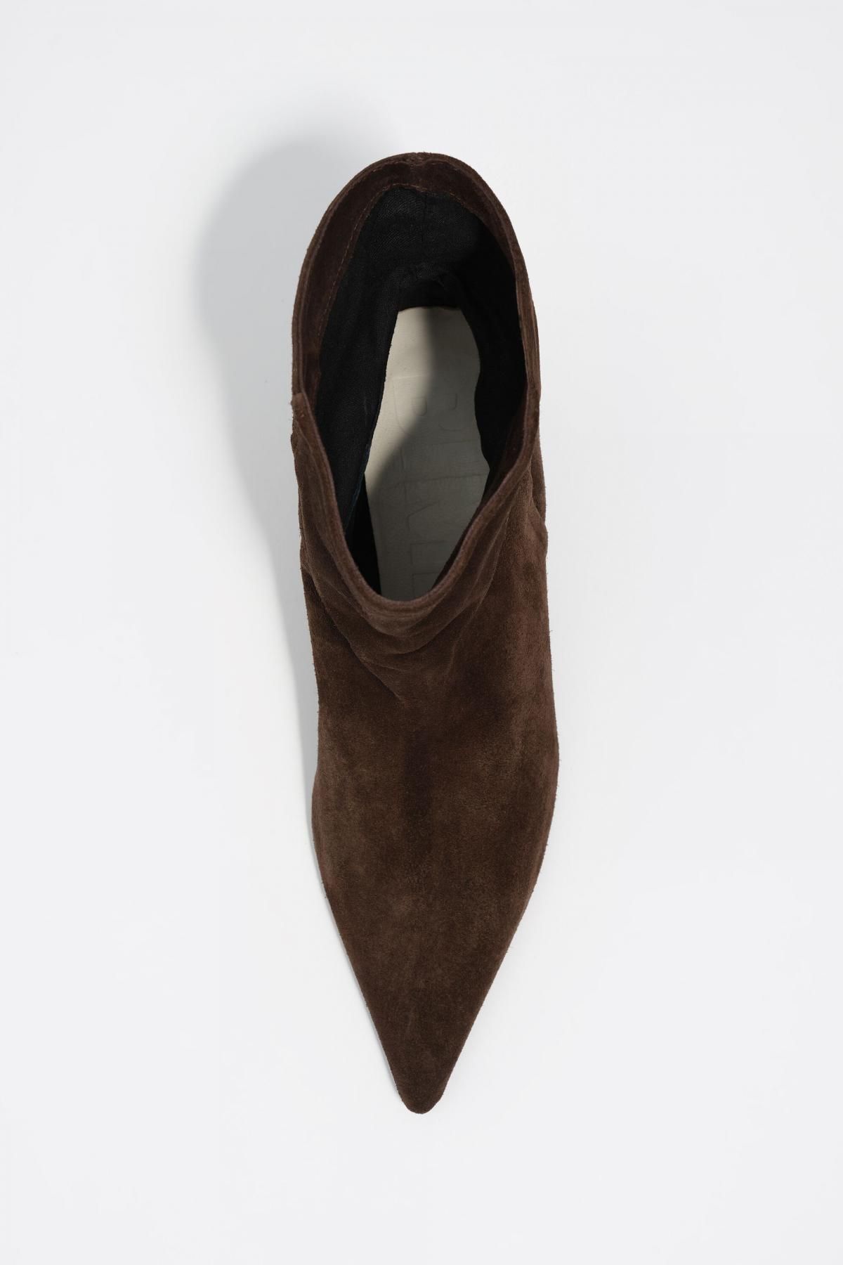 빔바이롤라 프리미엄 카우 스웨이드 다크브라운 포인티드토 앵클부츠 252BZ0614.11602 DARK BROWN - 상세 이미지 4