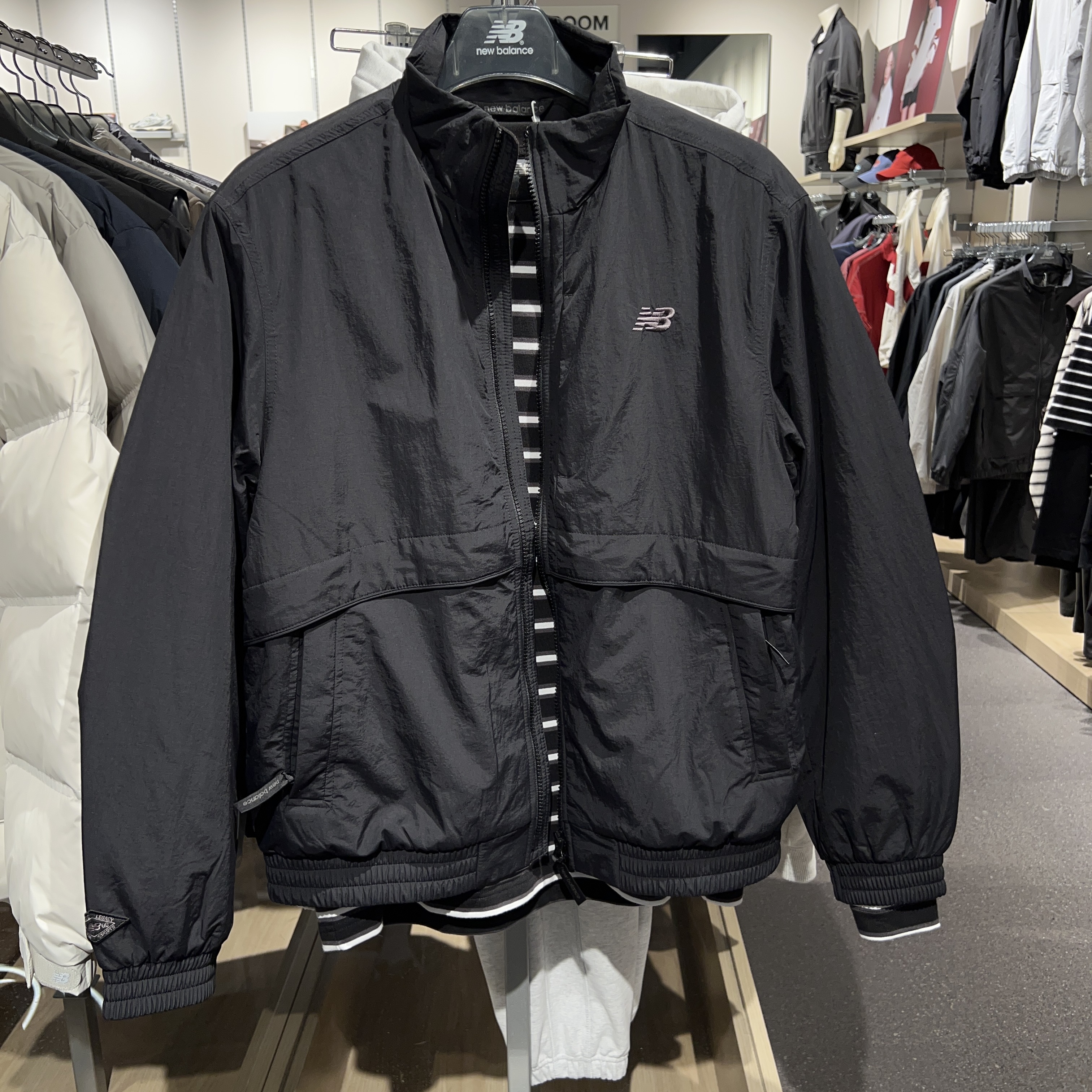 뉴발란스 25FW 헤리티지 스탠넥 패딩자켓 - 상세 이미지 4