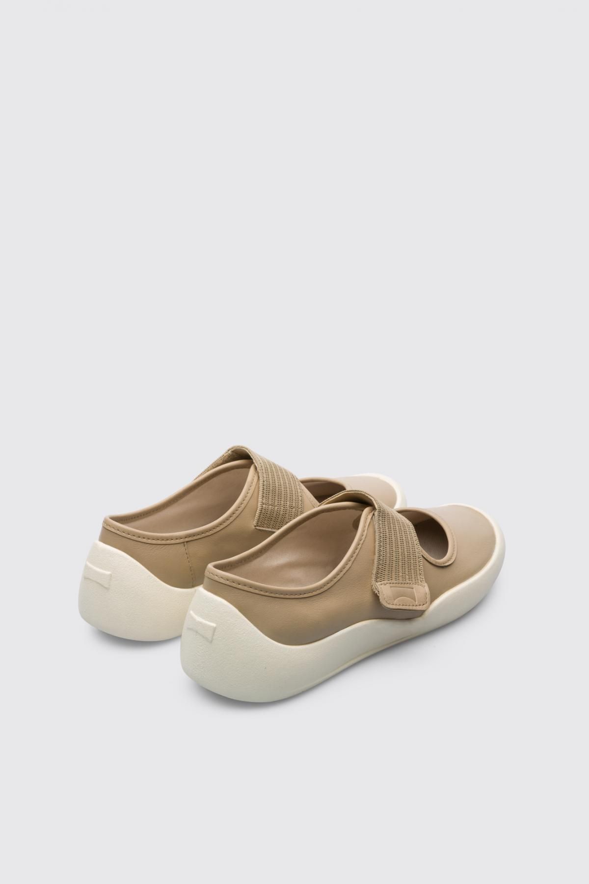 캠퍼 베이지 가죽 플랫슈즈 Sako K201058-002 BEIGE - 상세 이미지 3