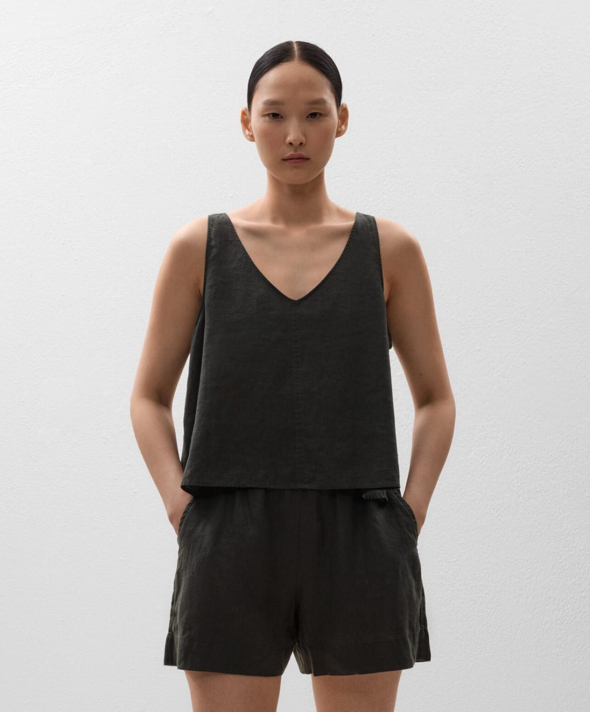 오이쇼 100 리넨 브이넥 민소매탑 3433/850 ANTHRACITE - 상세 이미지 2