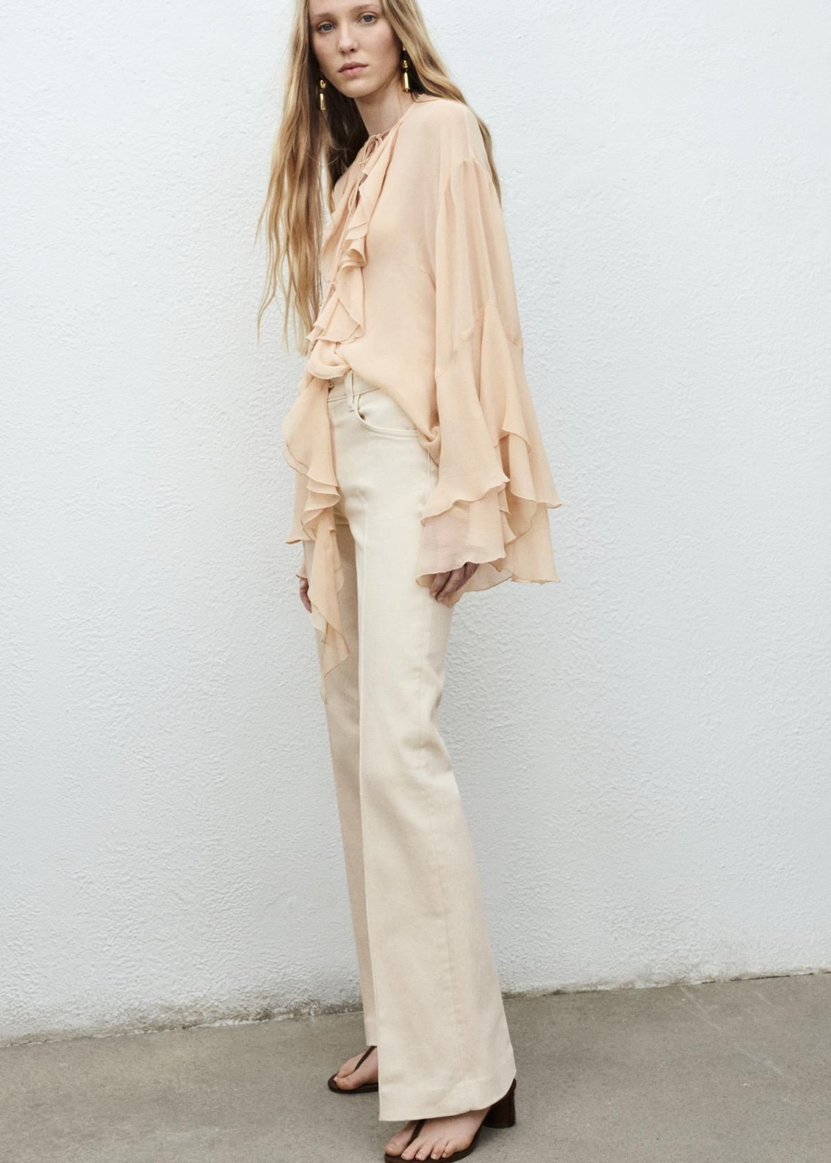 망고 트렌디 플레어핏 미드웨이스트 데님 팬츠 17084090 CRUDO - 상세 이미지 4