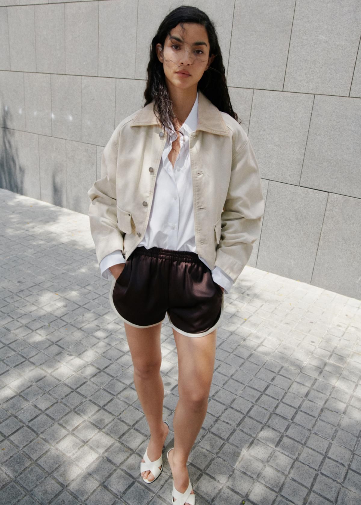 망고 애슬레저 배색 라인 미드웨이스트 숏팬츠 17083330 CIRUELA - 상세 이미지 5