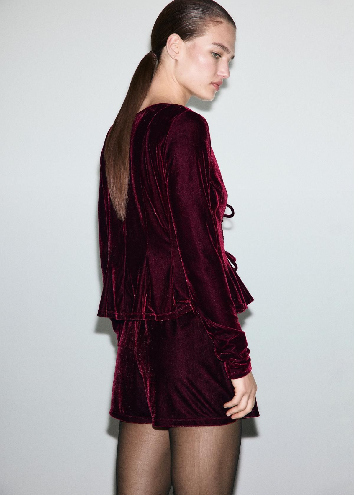 망고 벨벳 미디웨이스트 미니 반바지 17059106 BURDEOS - 상세 이미지 4