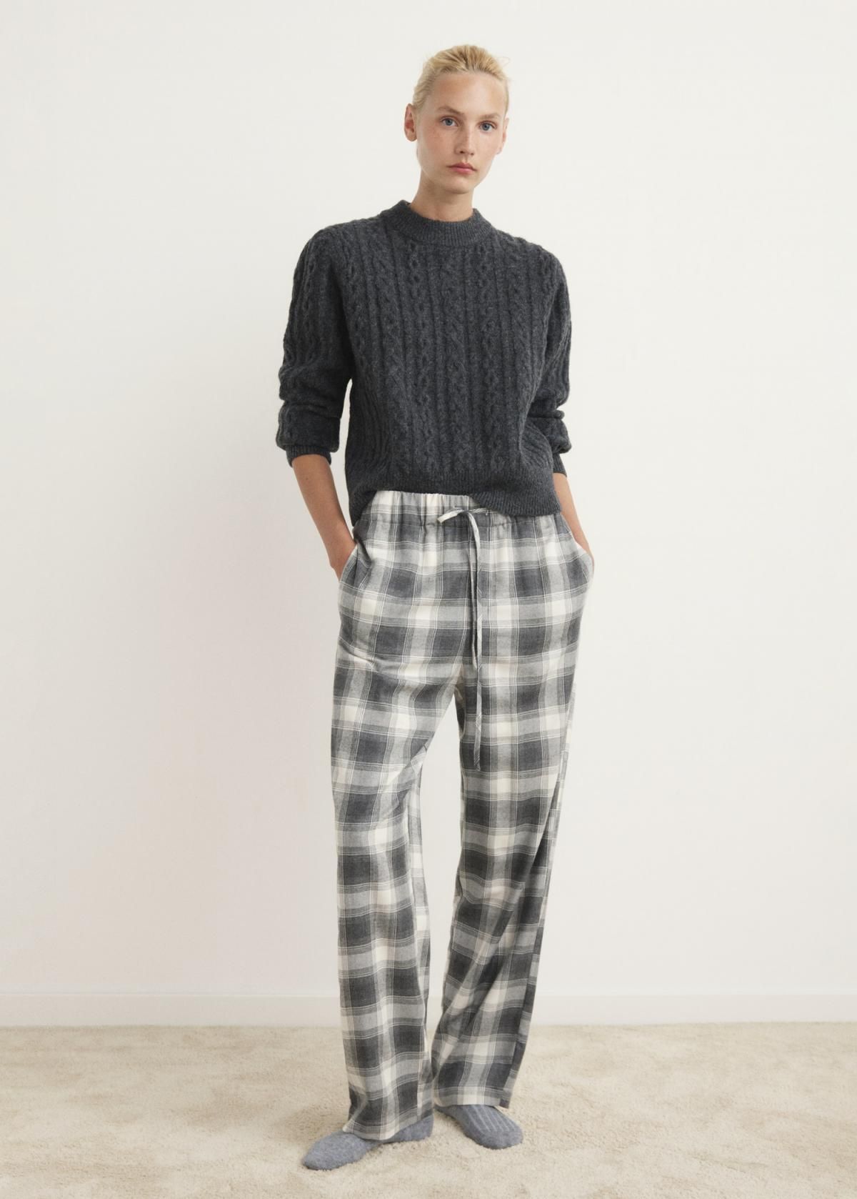 망고 플란넬 체크 스트레이트 와이드 팬츠 17077128 GRIS - 상세 이미지 2