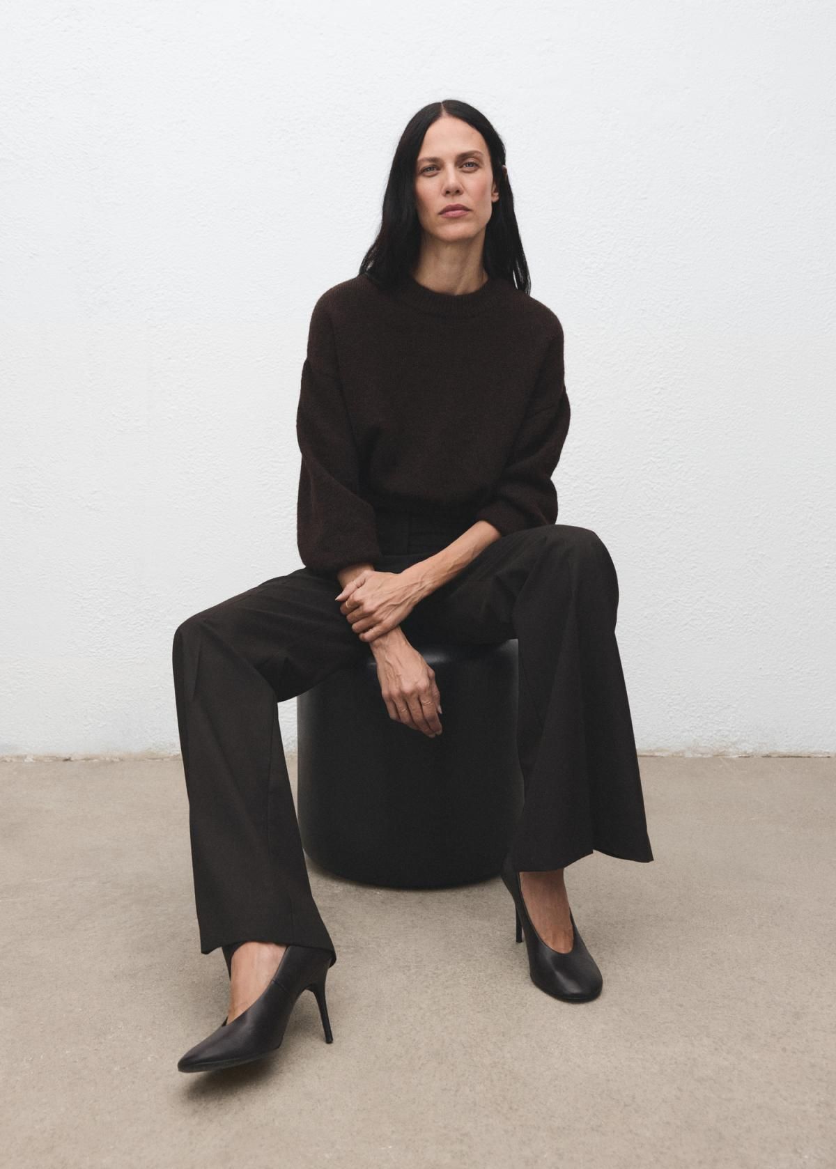 망고 클래식 플레어핏 미드웨이스트 슬랙스 팬츠 17067898 MARRON - 상세 이미지 5