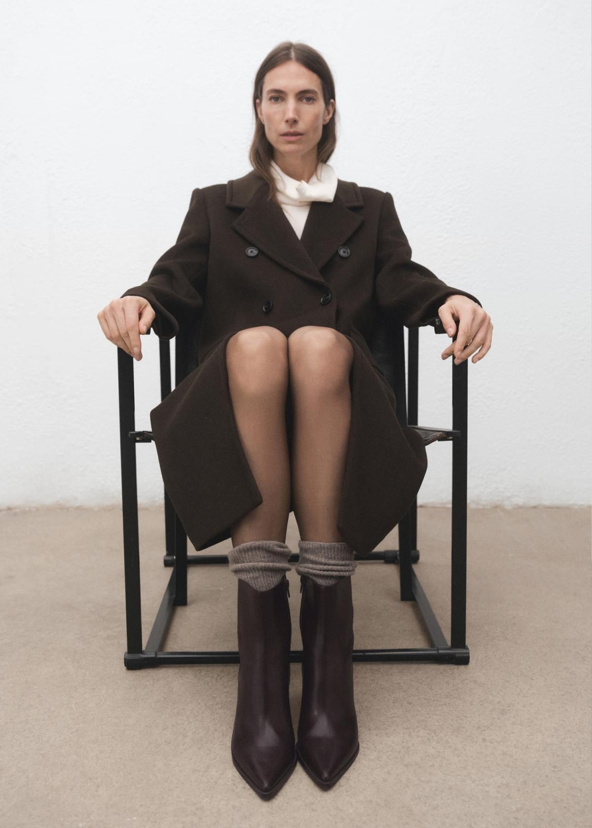 망고 모던 테크니컬 포인티드토 청키힐 앵클부츠 17097124 CHOCOLATE - 상세 이미지 2