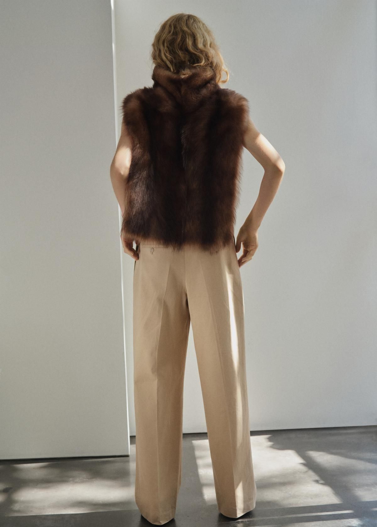 망고 테크니컬 베이지 스트레이트 핀턱 데님 팬츠 17027912 BEIGE - 상세 이미지 4