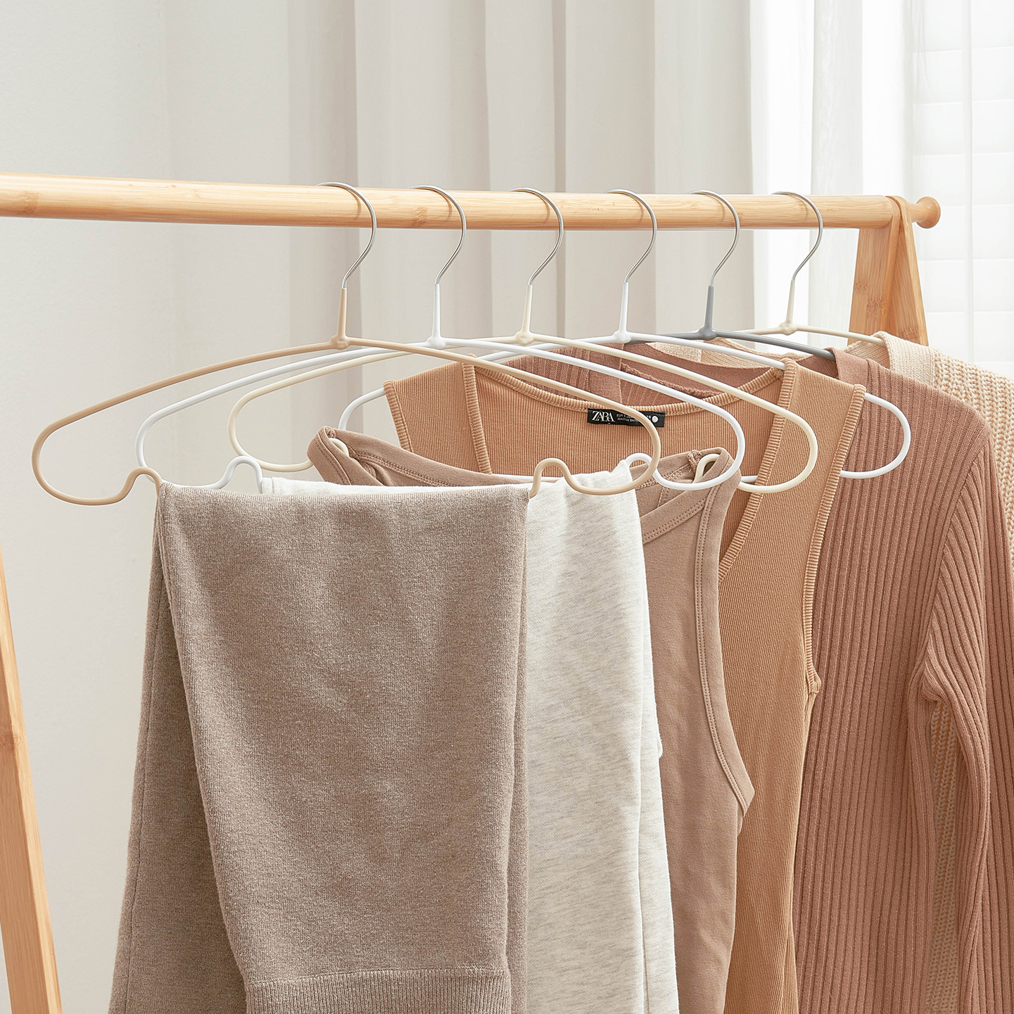 얼라이브즈 슬림형 논슬립 어깨뿔방지 멀티 코팅 라운드 니트 옷걸이 - 베이지, 40개
