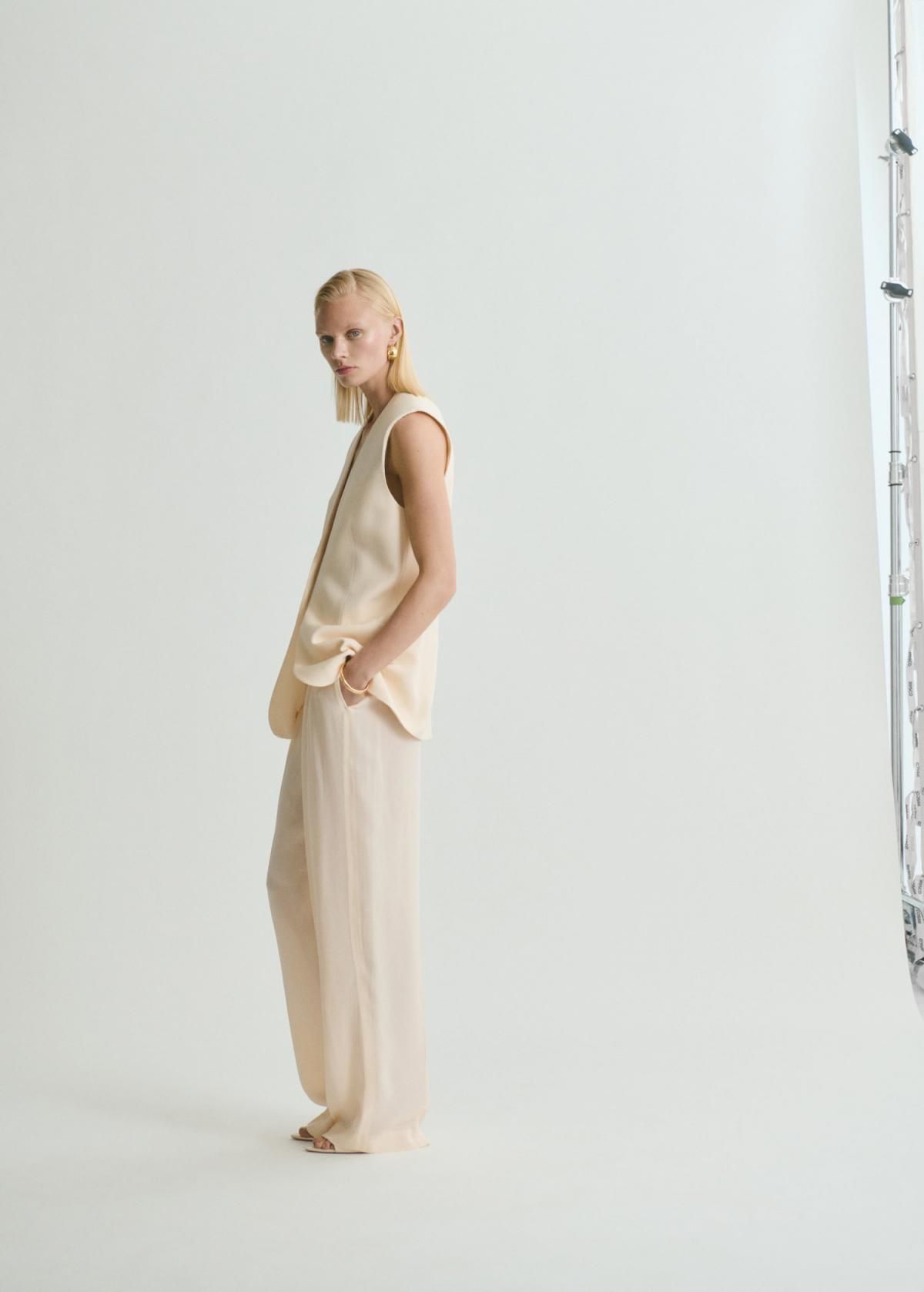 망고 플루이드 하이웨이스트 테일러드 슬랙스 팬츠 17021268 VAINILLA - 상세 이미지 4