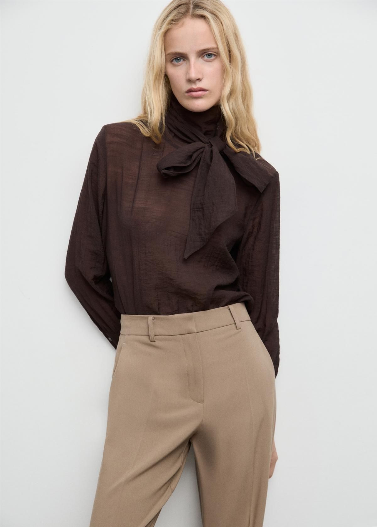 망고 라이트 스트레이트핏 미드웨이스트 베이지 슬랙스 팬츠 87081511 MARRON MEDIO - 상세 이미지 4