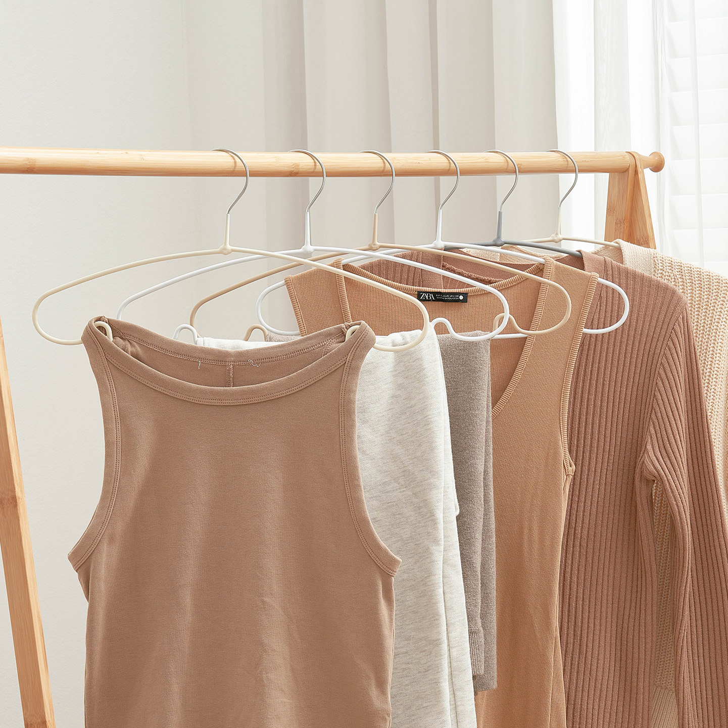 얼라이브즈 슬림형 논슬립 어깨뿔방지 멀티 코팅 라운드 니트 옷걸이 - 베이지, 40개
