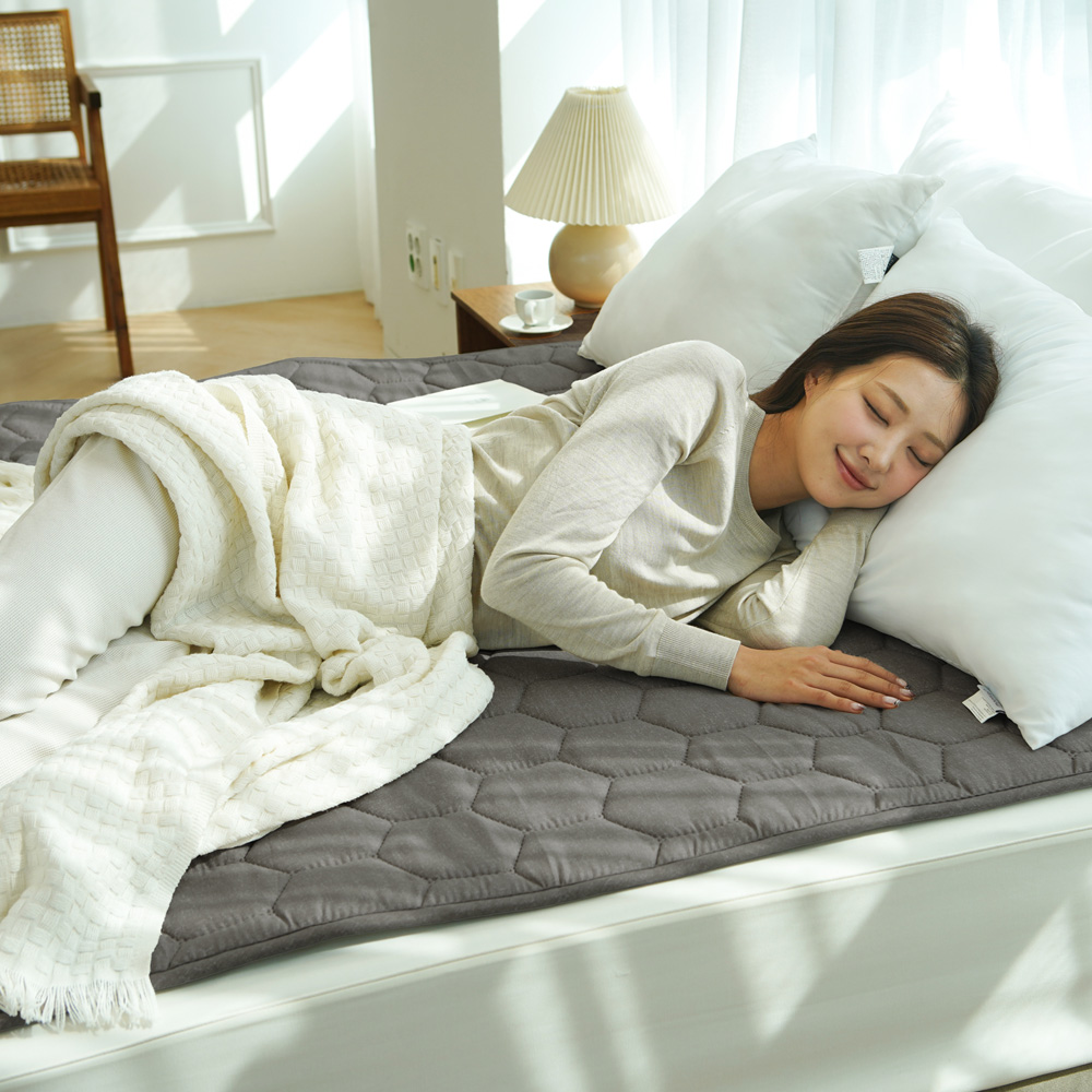 곰표한일 카본 탄소매트 전자파없는 IOT원격제어 전기요 1인용 네츄럴그레이 미니싱글