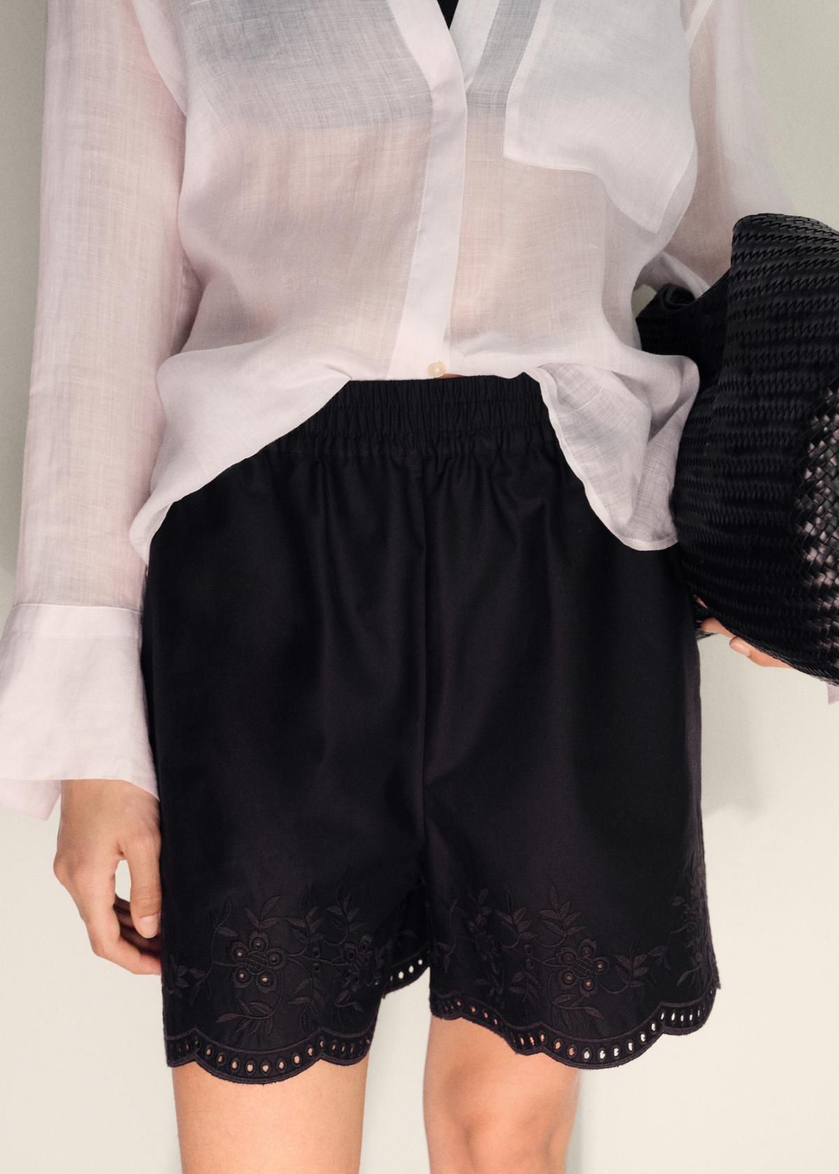 망고 테크니컬 새틴 엣지 자수 밑단 반바지 17051168 NEGRO - 상세 이미지 2