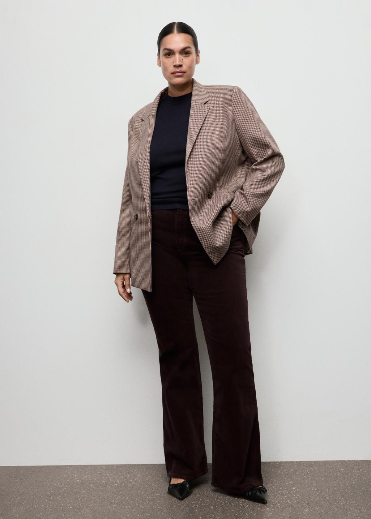 망고 벨벳 플레어 하이웨이스트 팬츠 17027782 CHOCOLATE - 상세 이미지 5